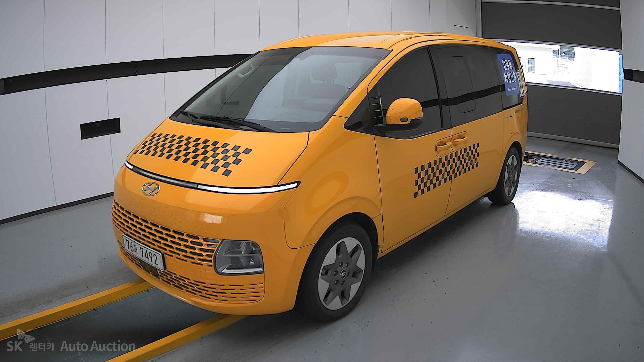 2022 - hyundai staria