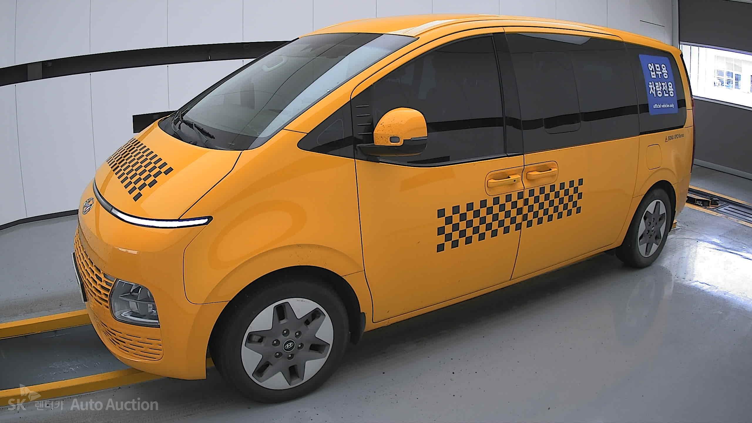 2022 - hyundai staria