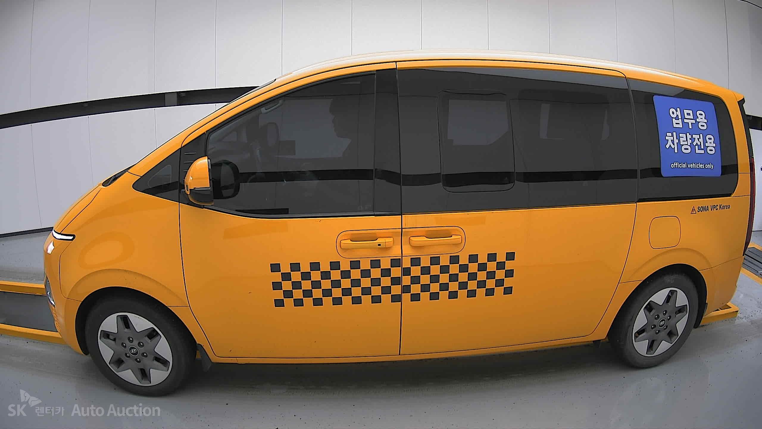 2022 - hyundai staria