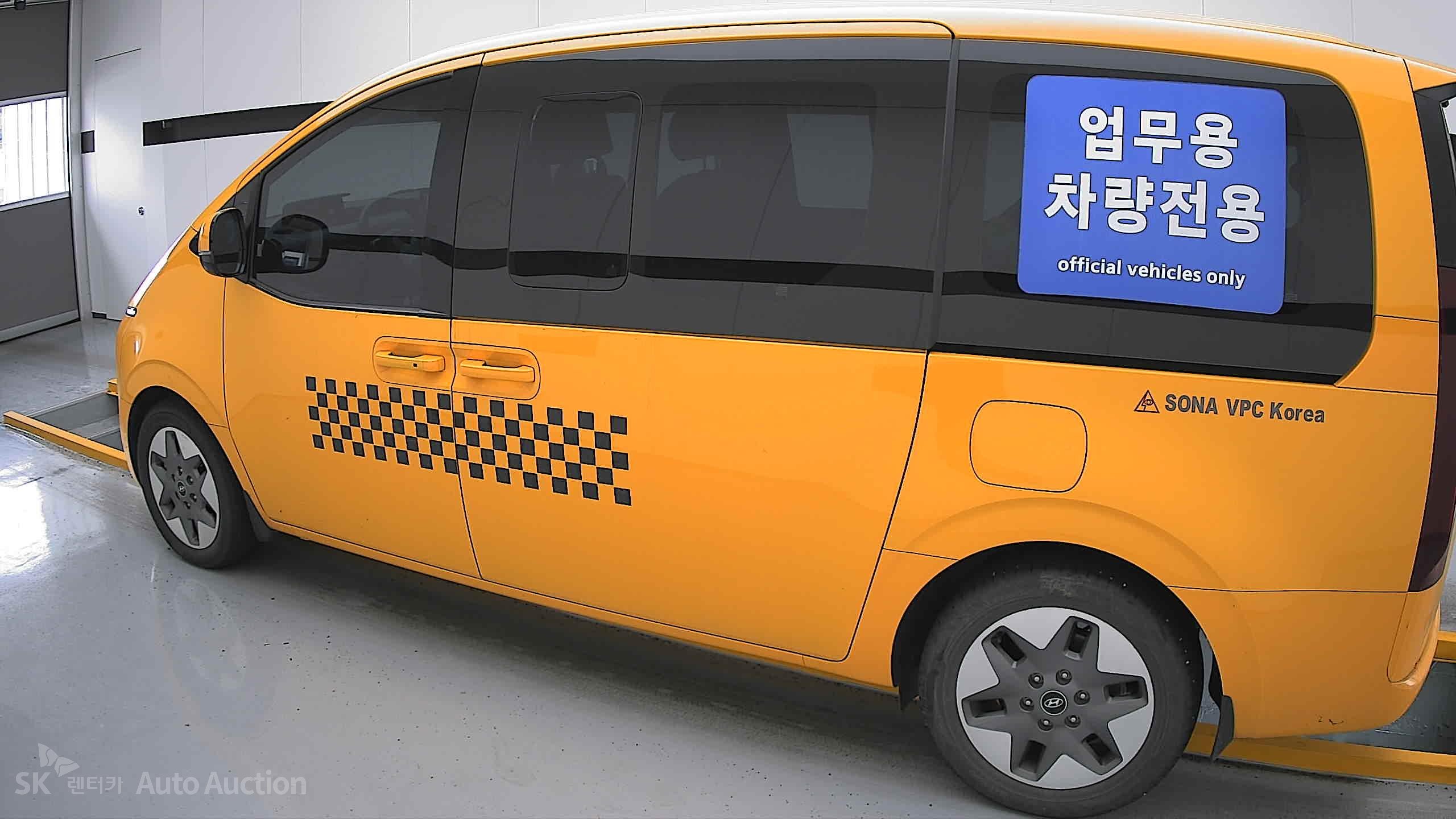 2022 - hyundai staria
