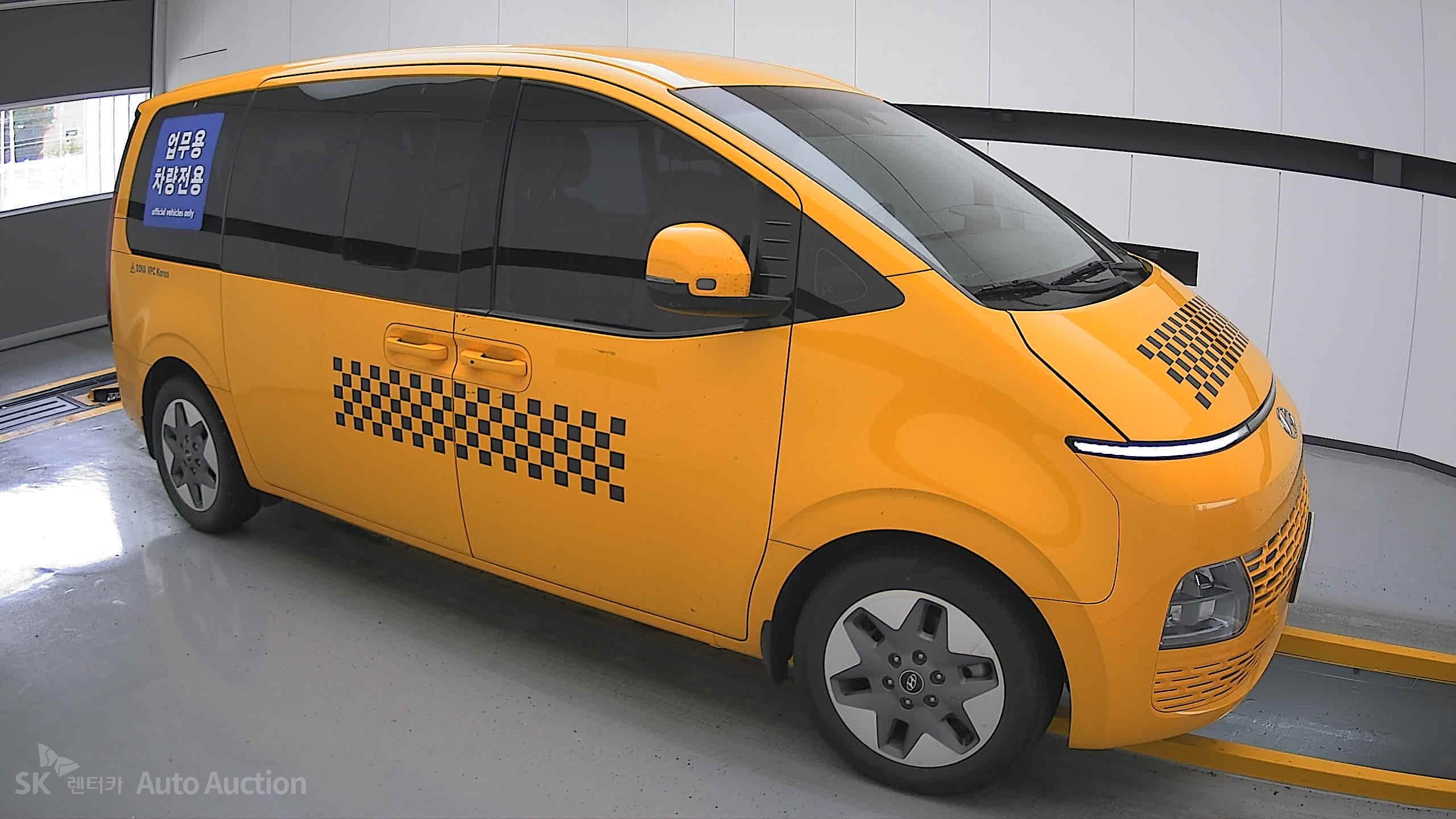 2022 - hyundai staria
