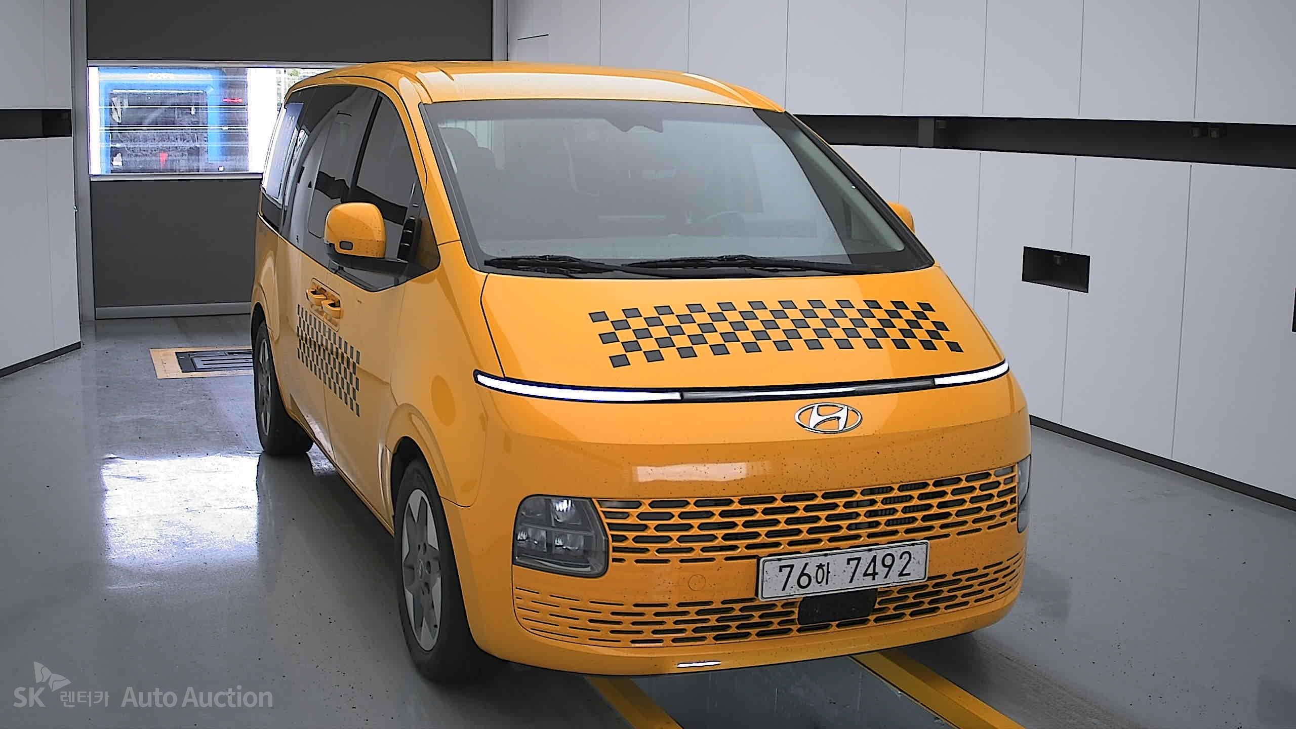 2022 - hyundai staria