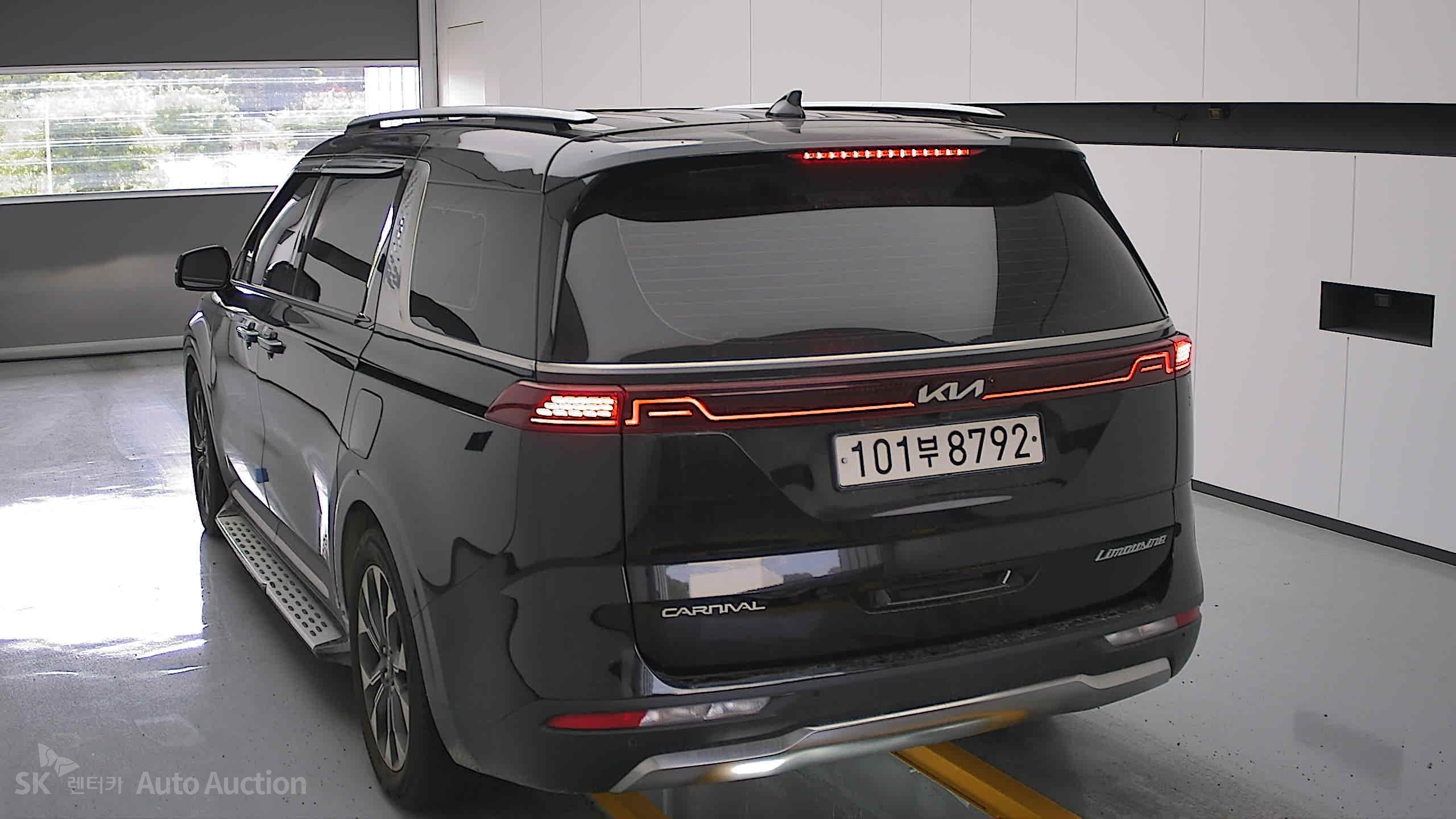 2023 - kia carnival