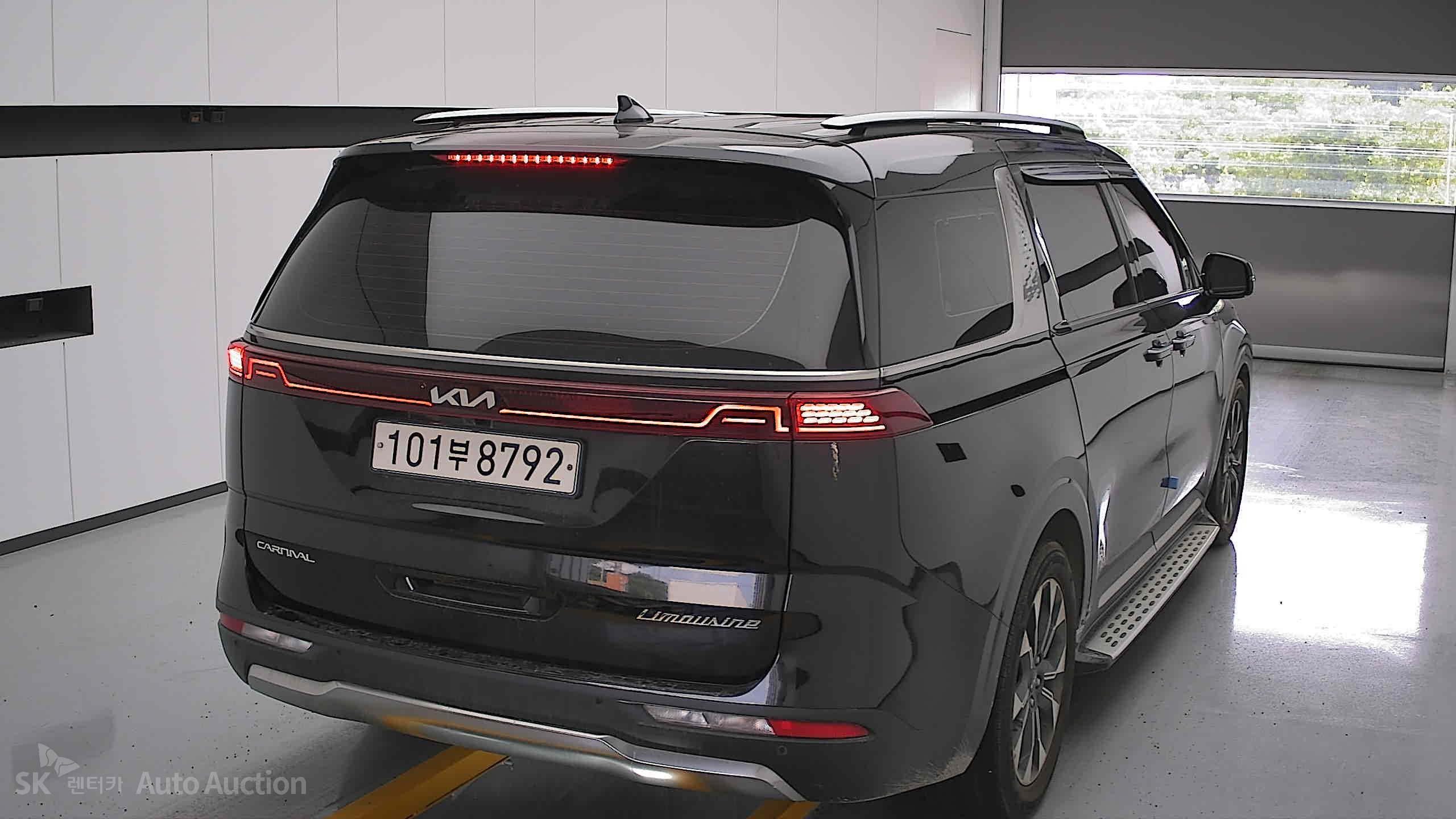 2023 - kia carnival