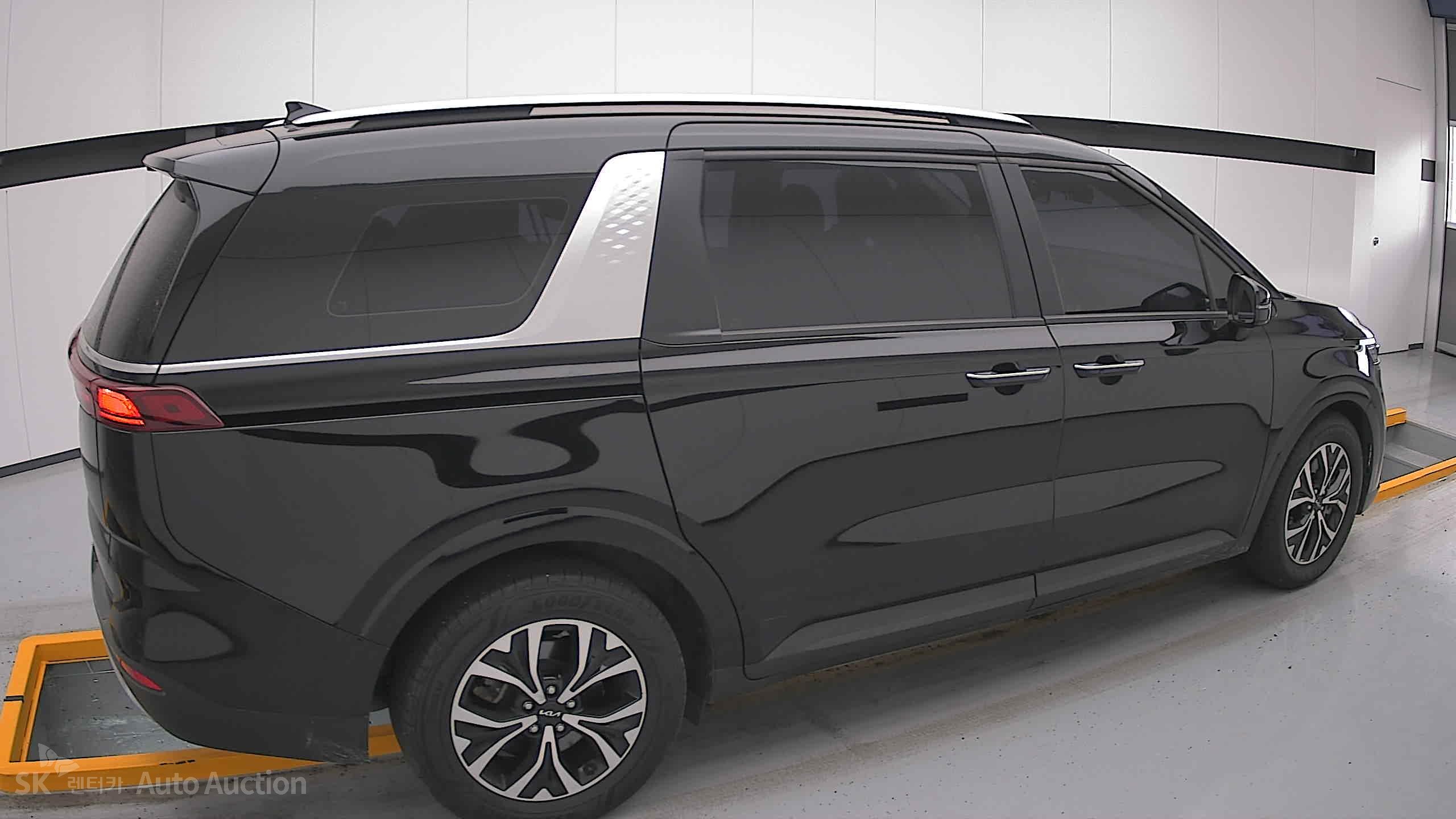 2023 - kia carnival