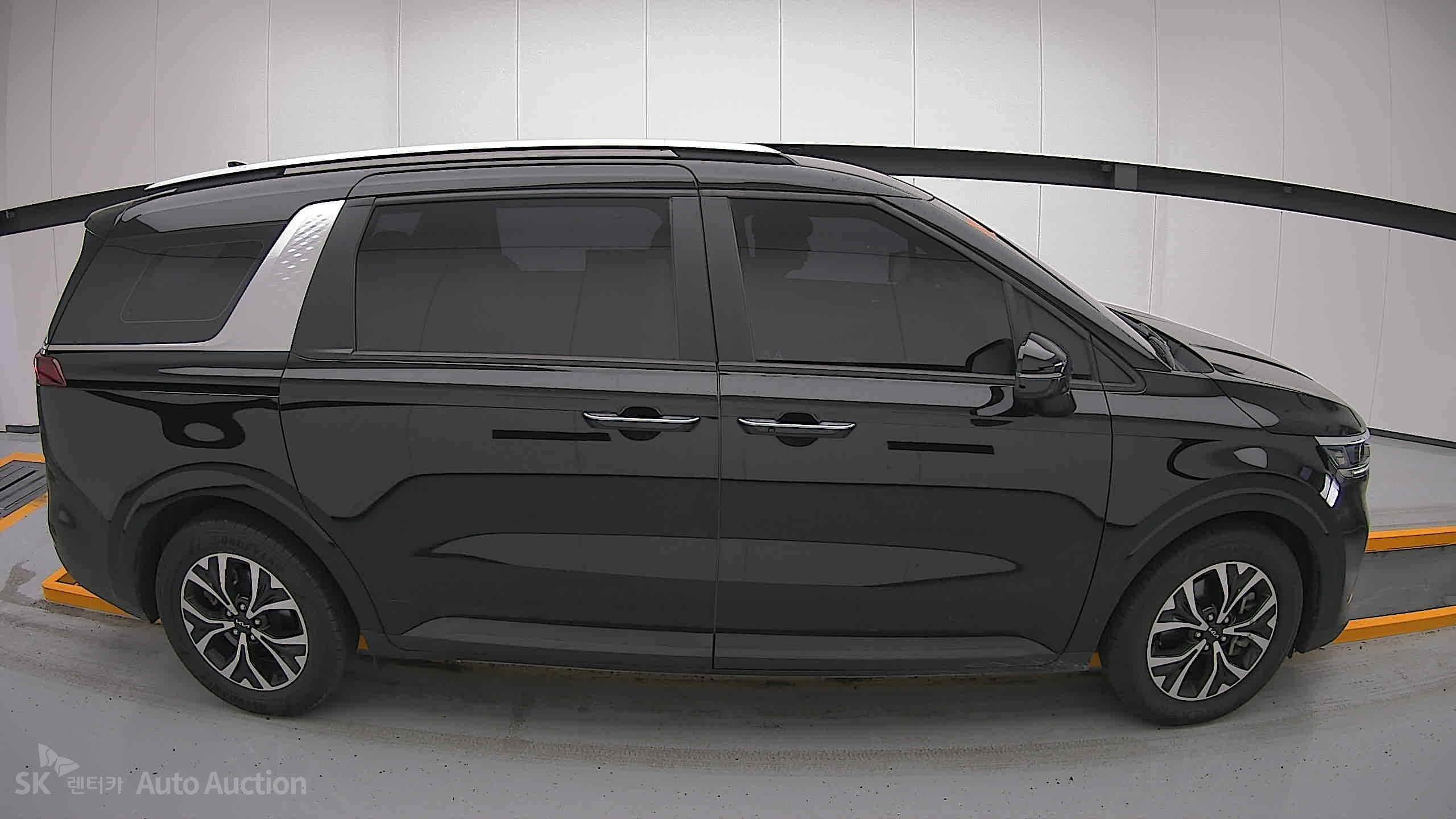2023 - kia carnival