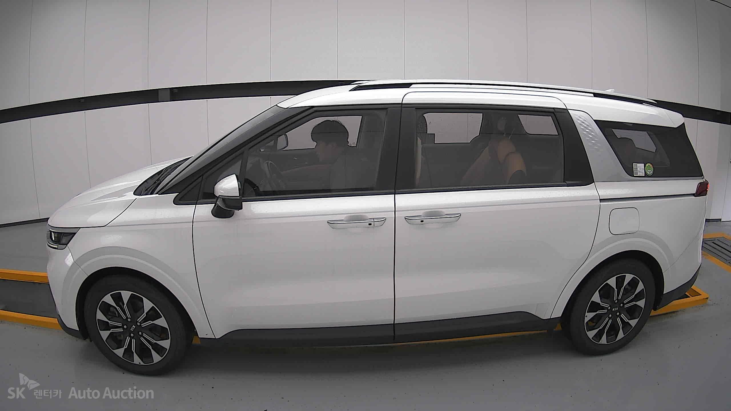 2021 - kia carnival