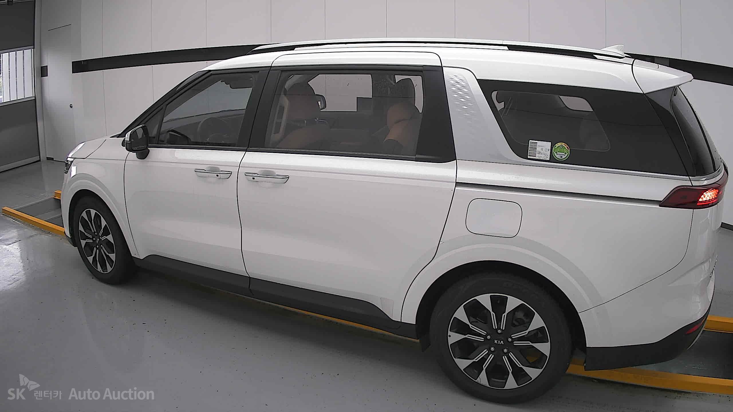 2021 - kia carnival