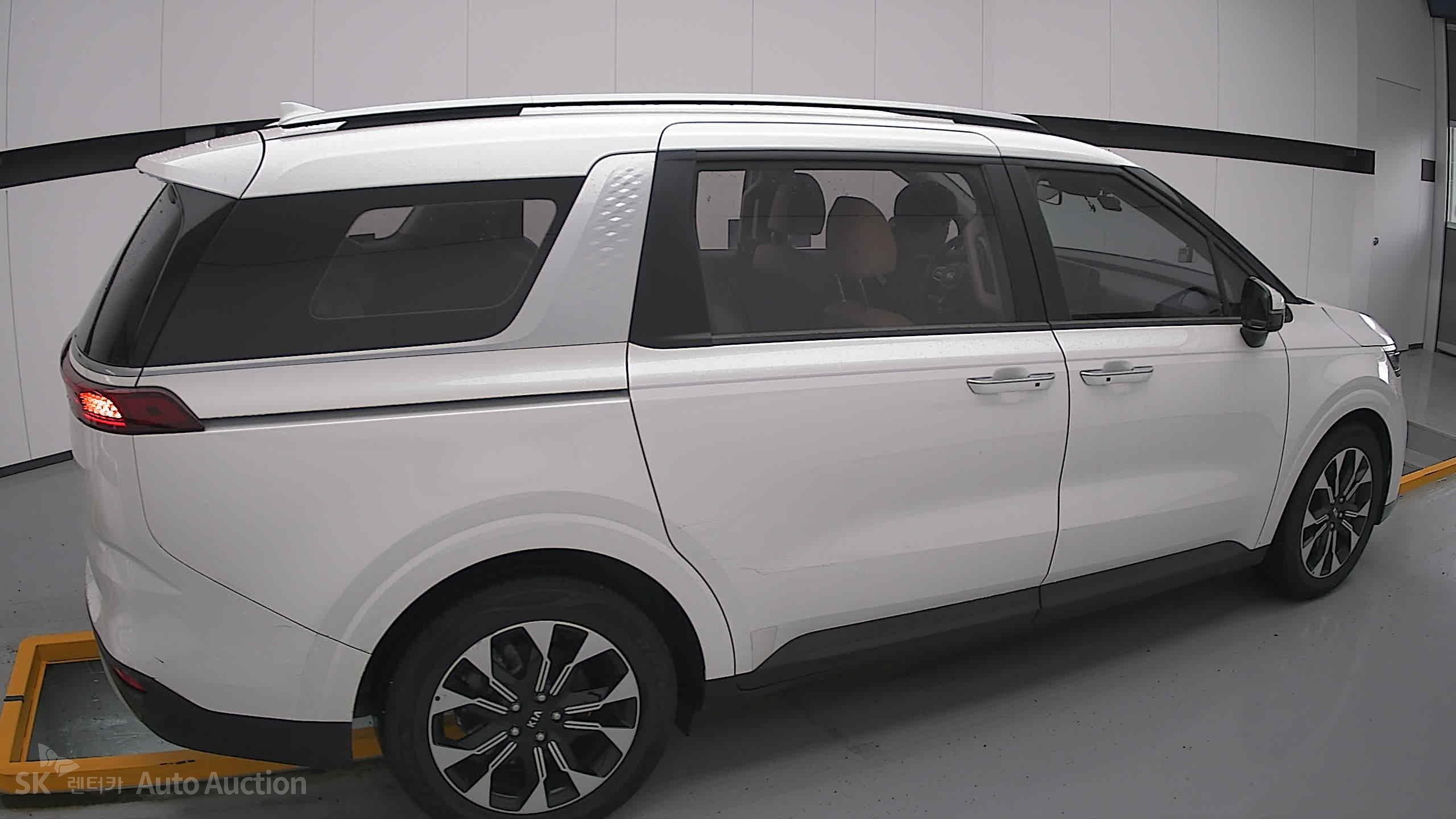 2021 - kia carnival
