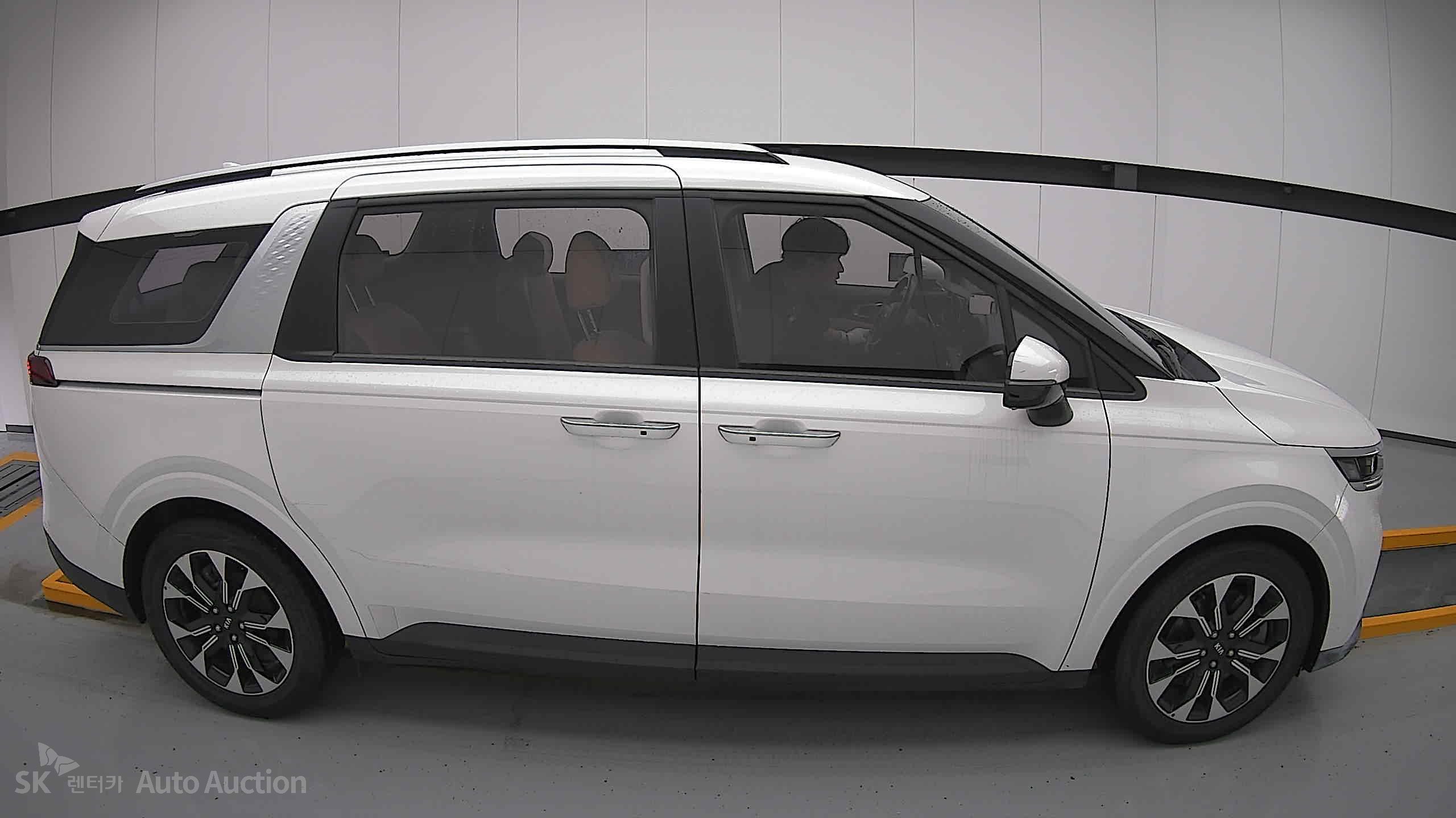 2021 - kia carnival