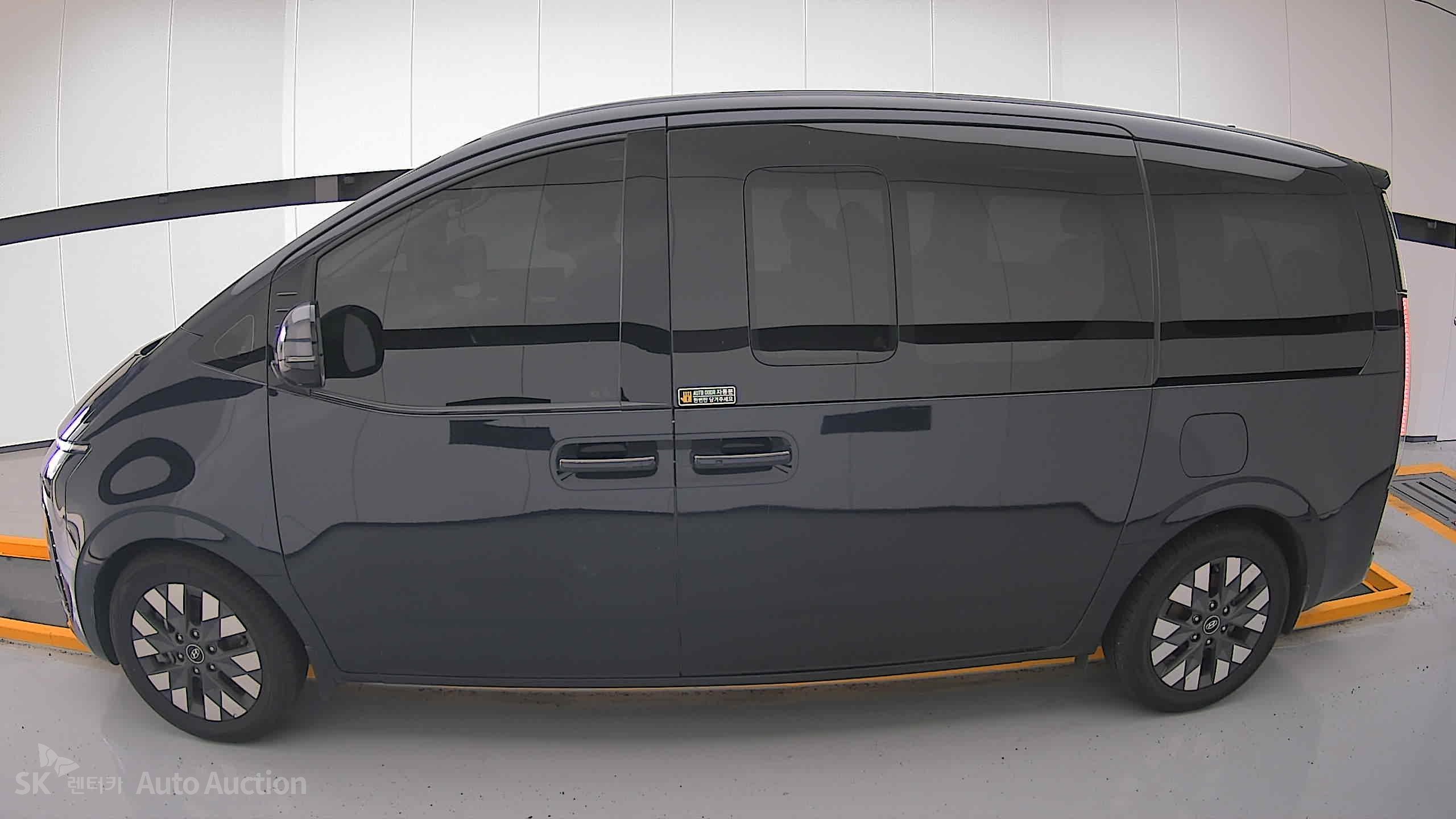 2023 - hyundai staria