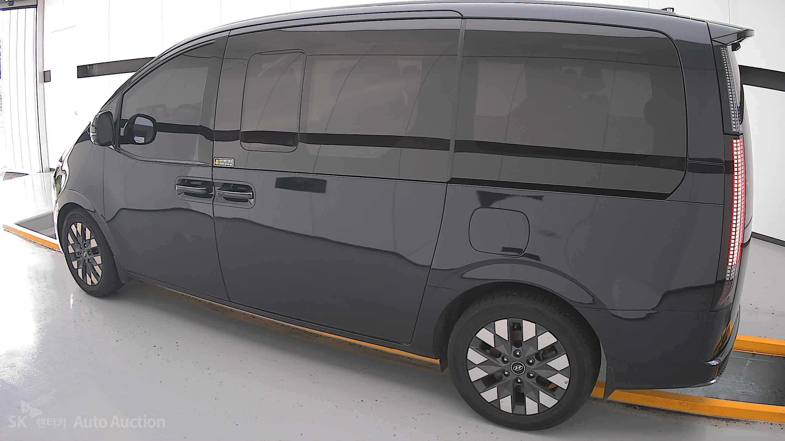 2023 - hyundai staria