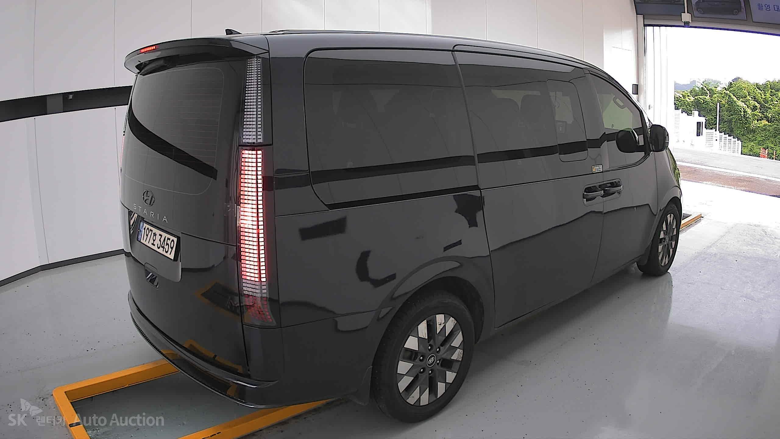 2023 - hyundai staria