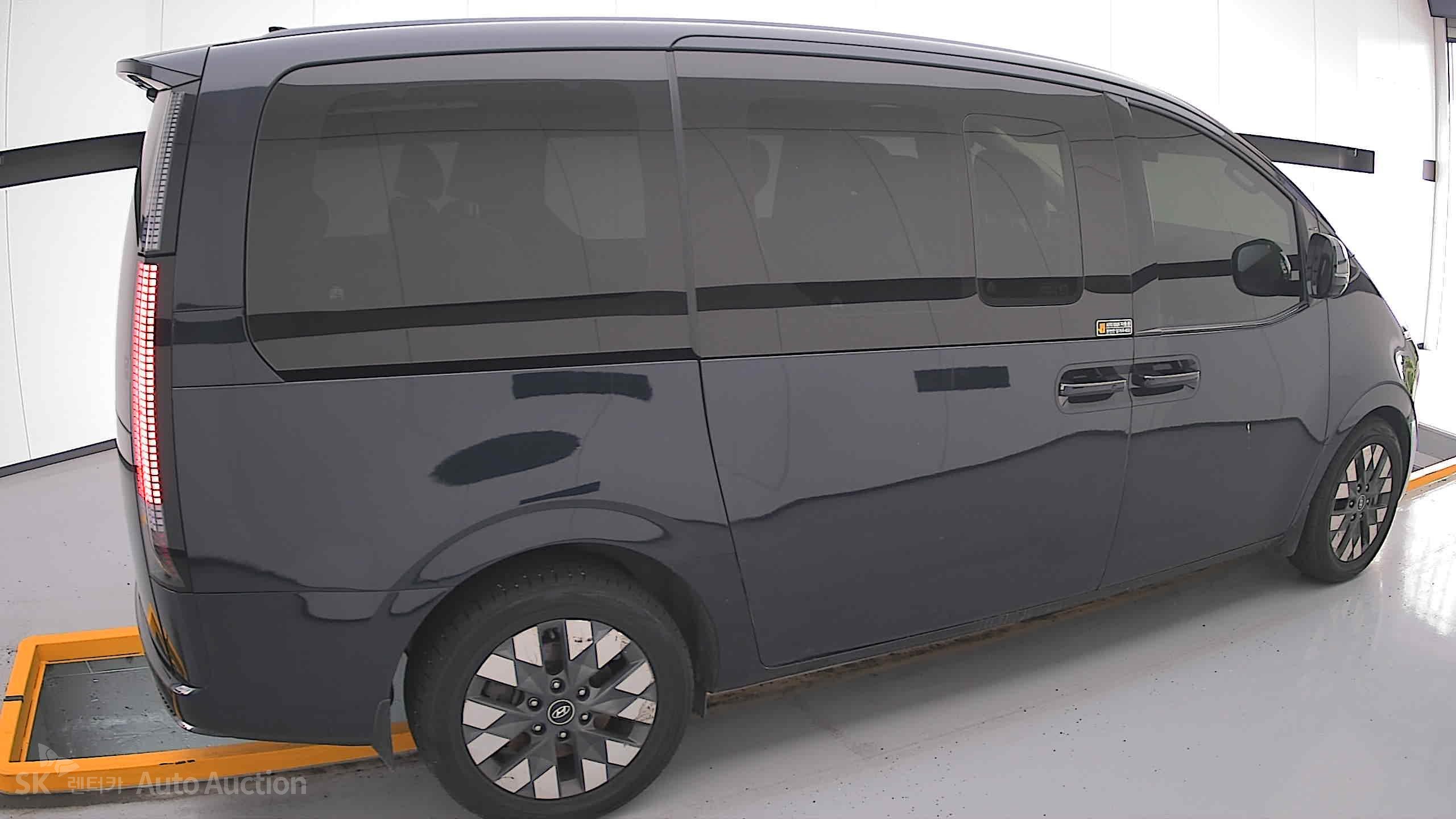 2023 - hyundai staria