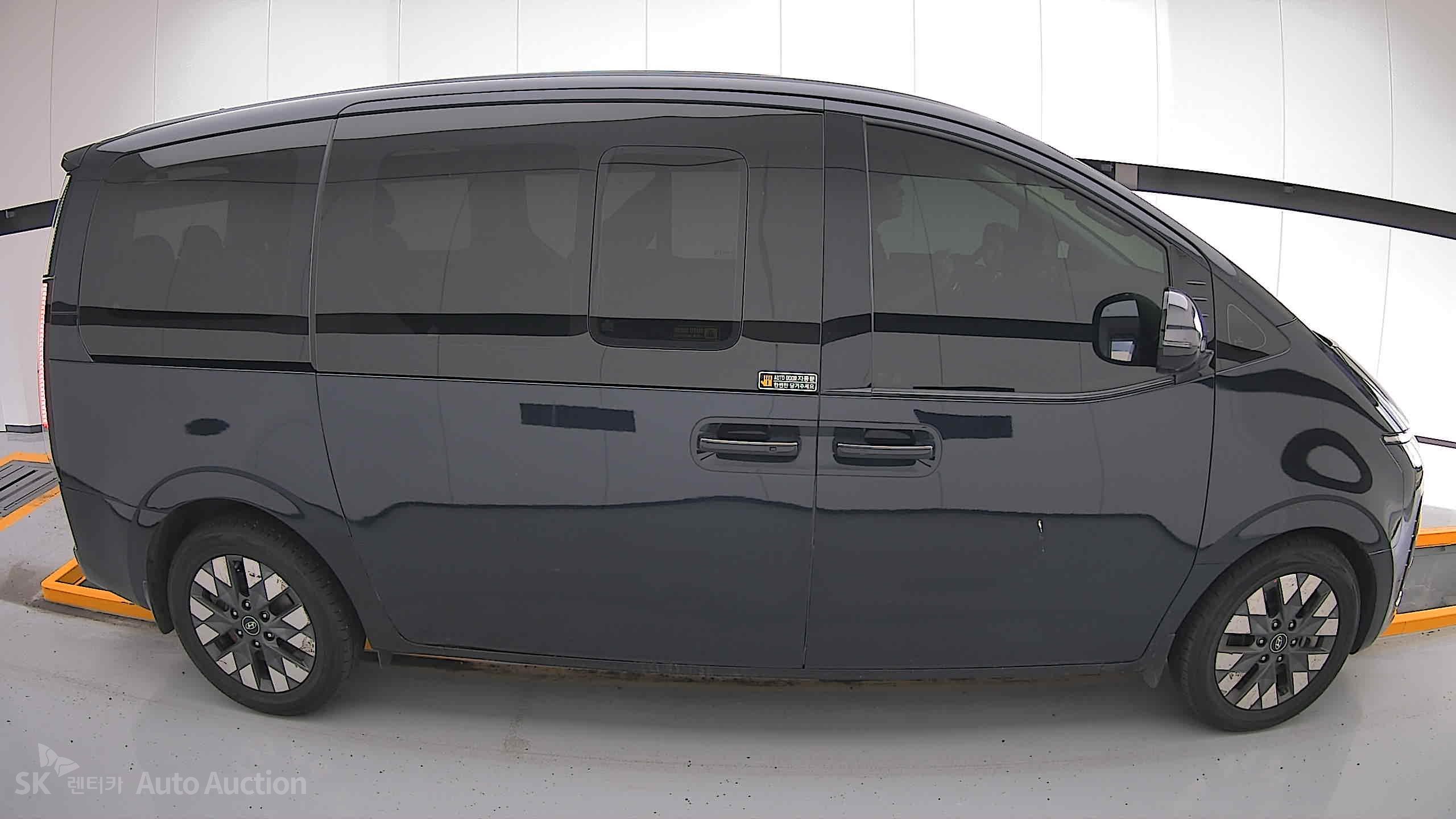 2023 - hyundai staria