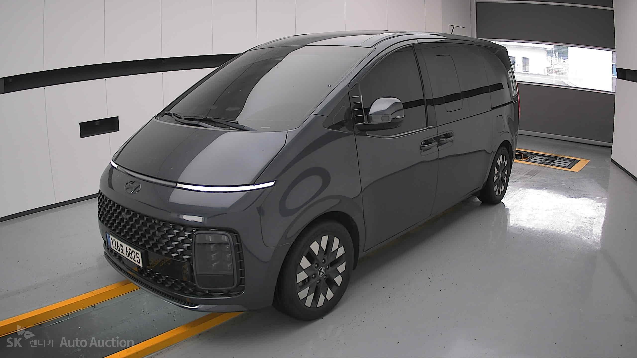 2022 - hyundai staria