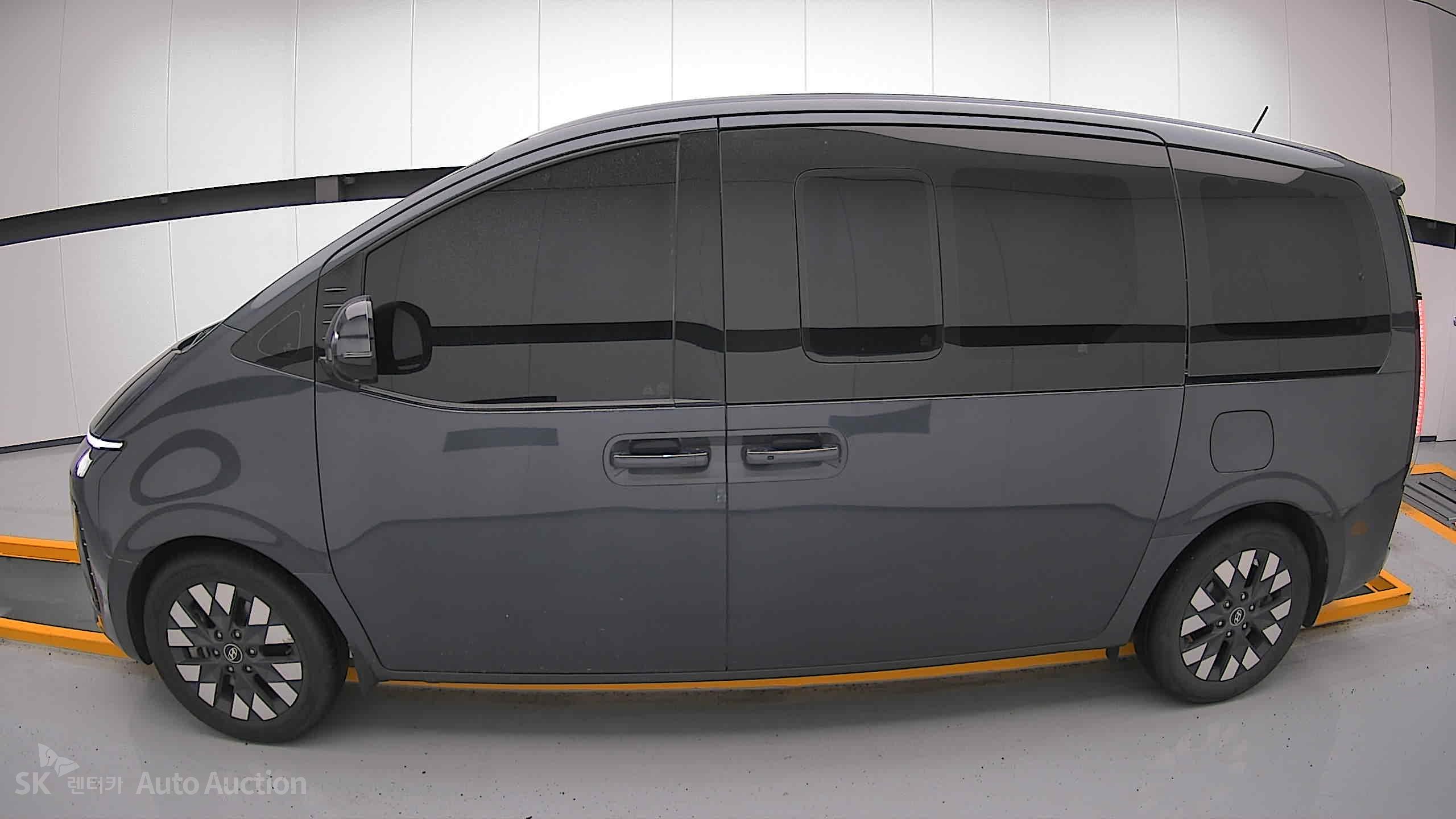 2022 - hyundai staria