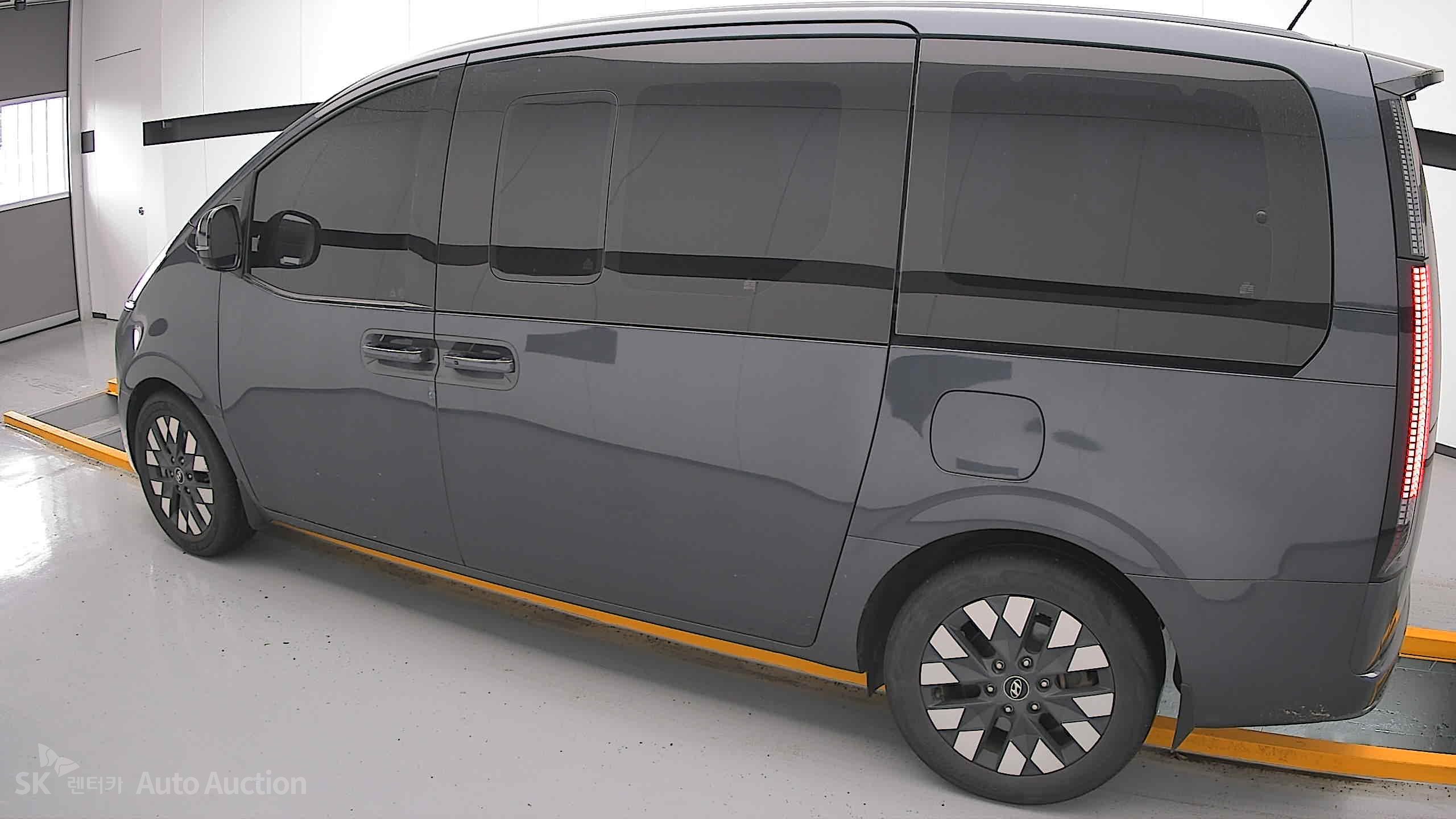 2022 - hyundai staria