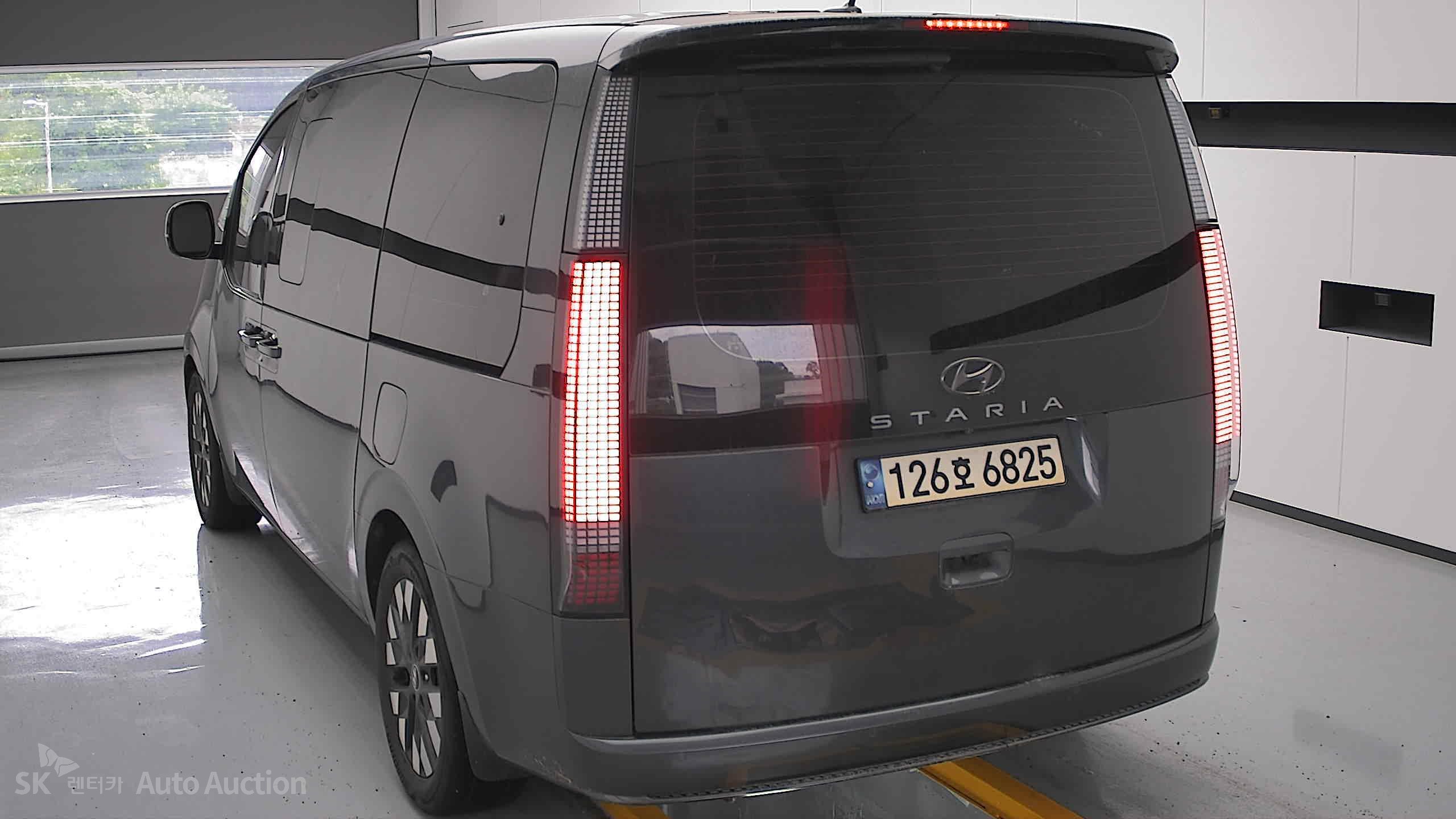 2022 - hyundai staria