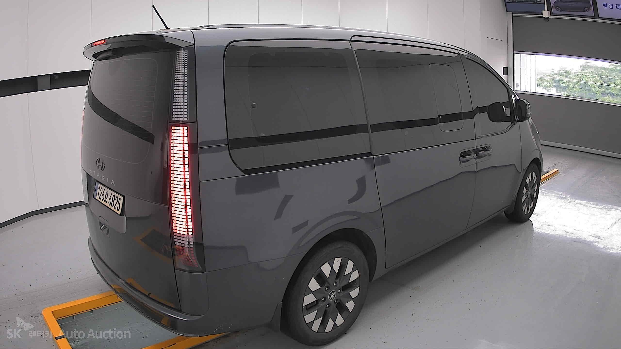 2022 - hyundai staria