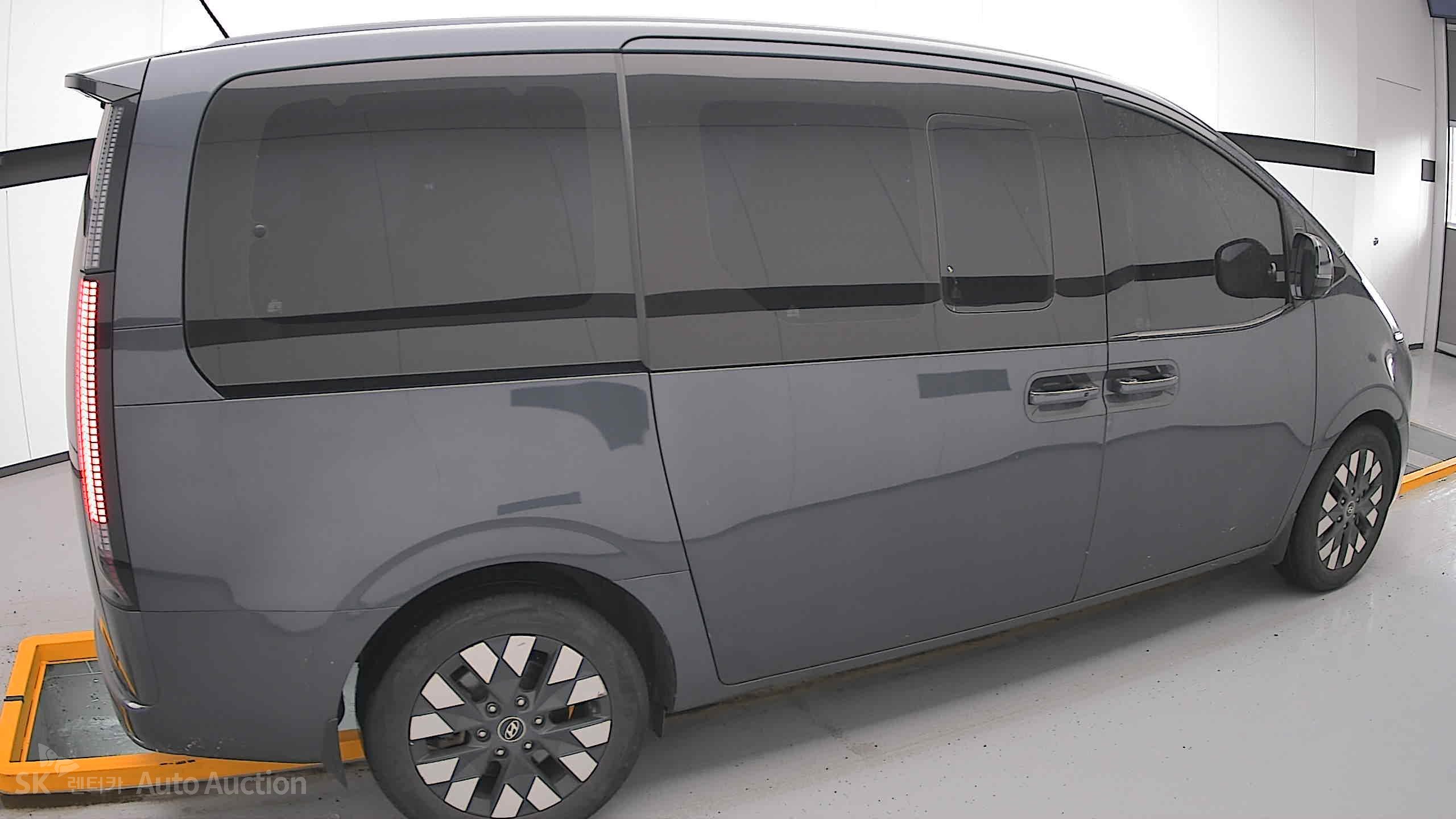 2022 - hyundai staria