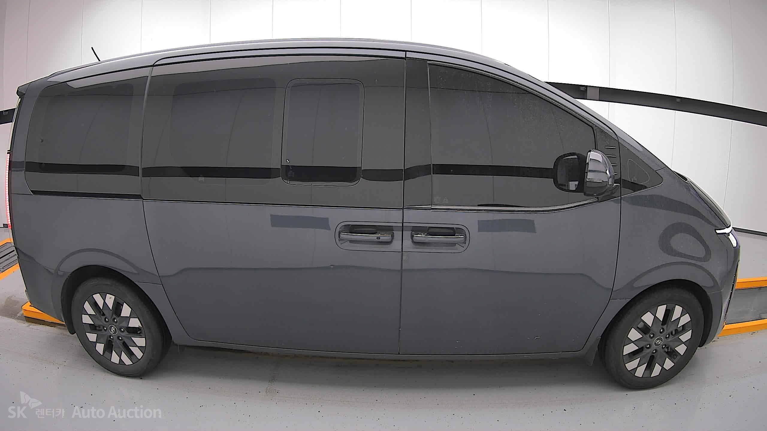 2022 - hyundai staria