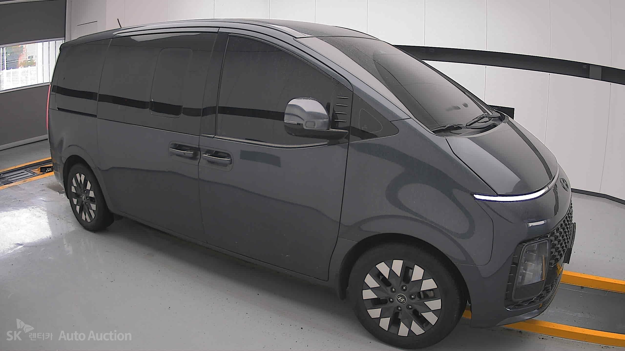 2022 - hyundai staria