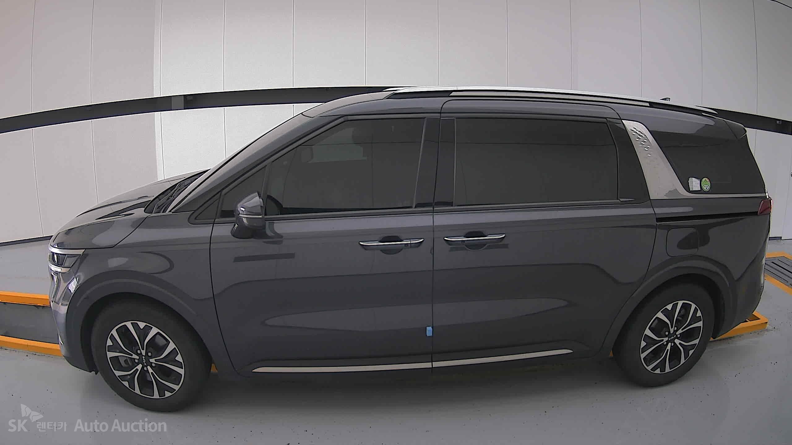 2023 - kia carnival