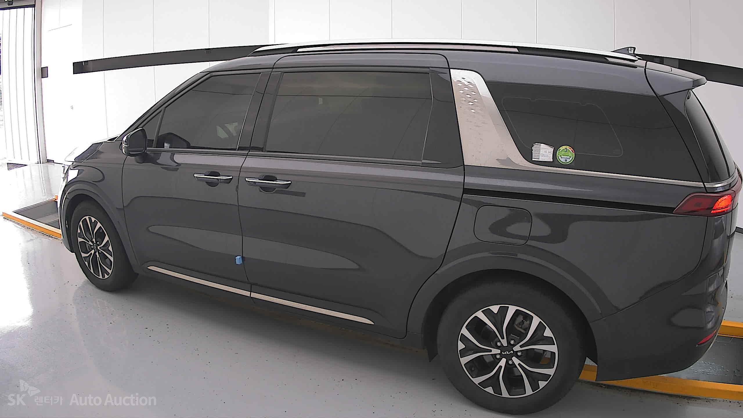 2023 - kia carnival