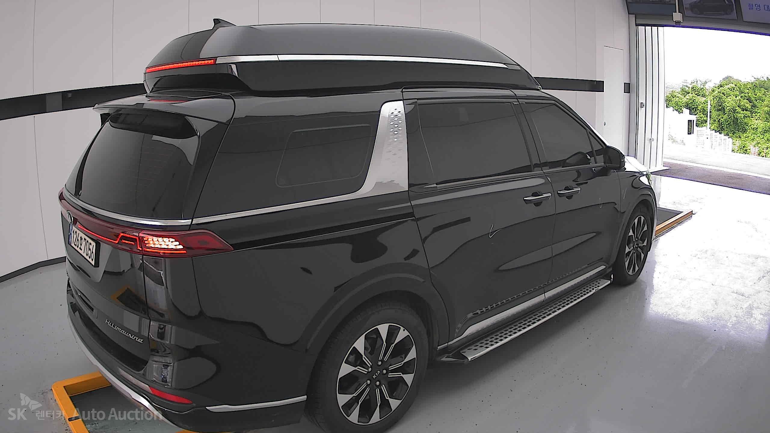 2021 - kia carnival