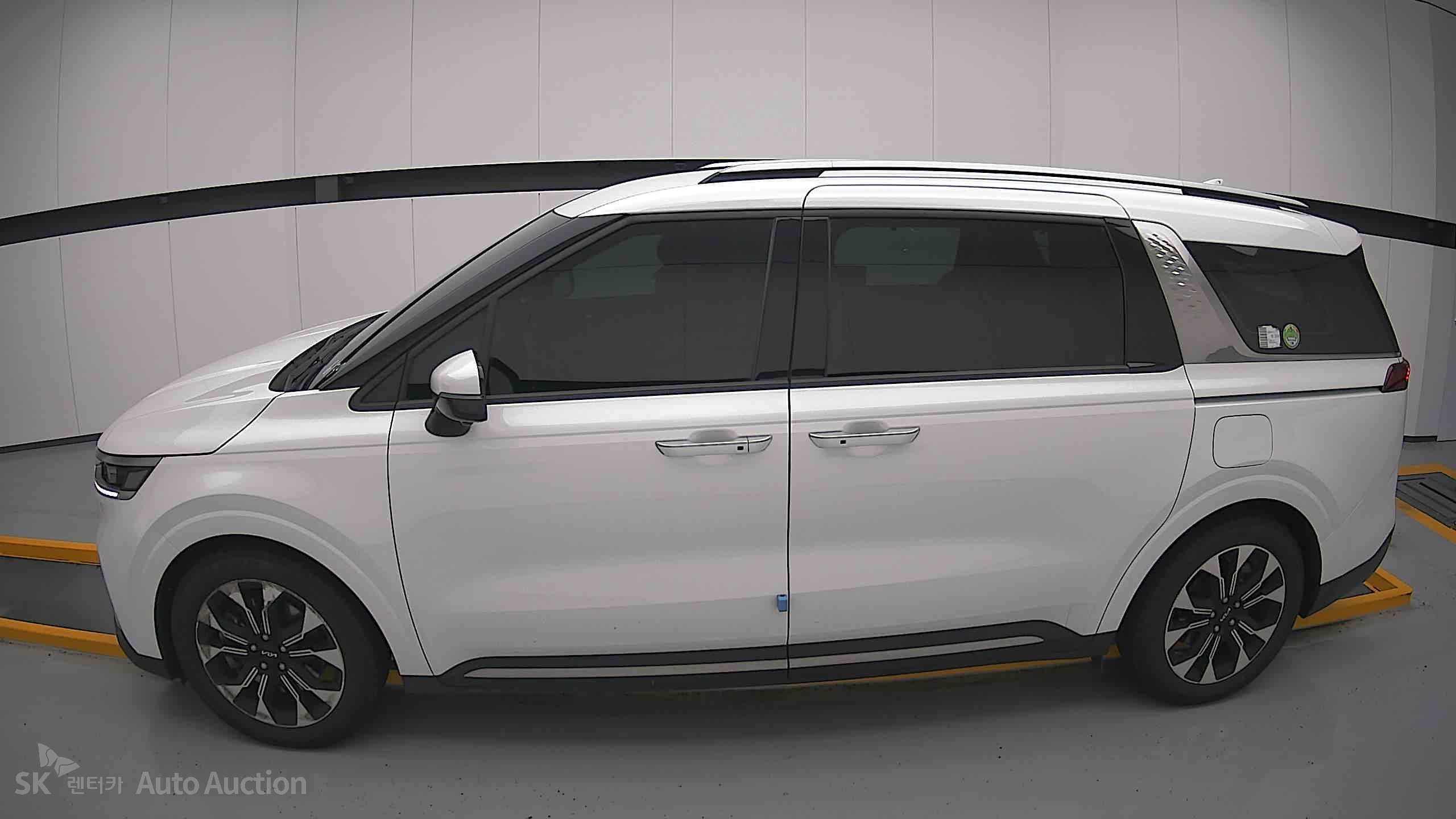2023 - kia carnival