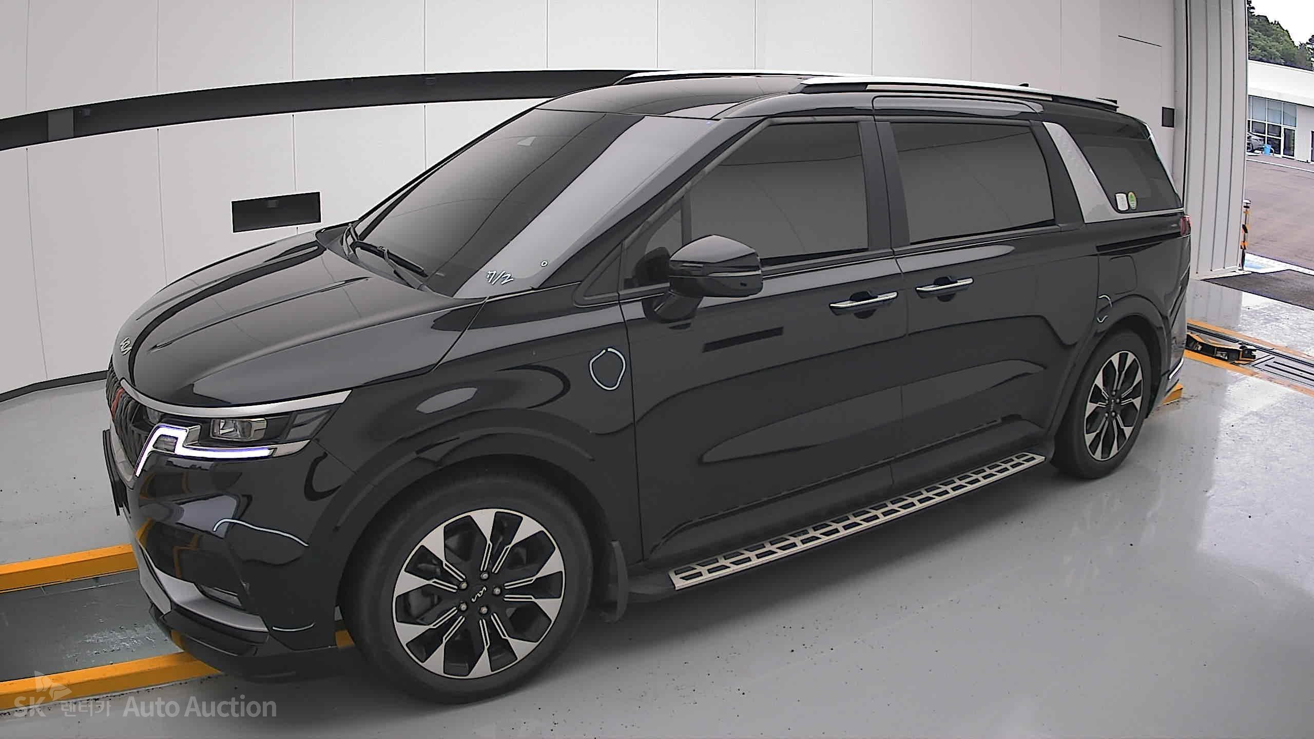2023 - kia carnival