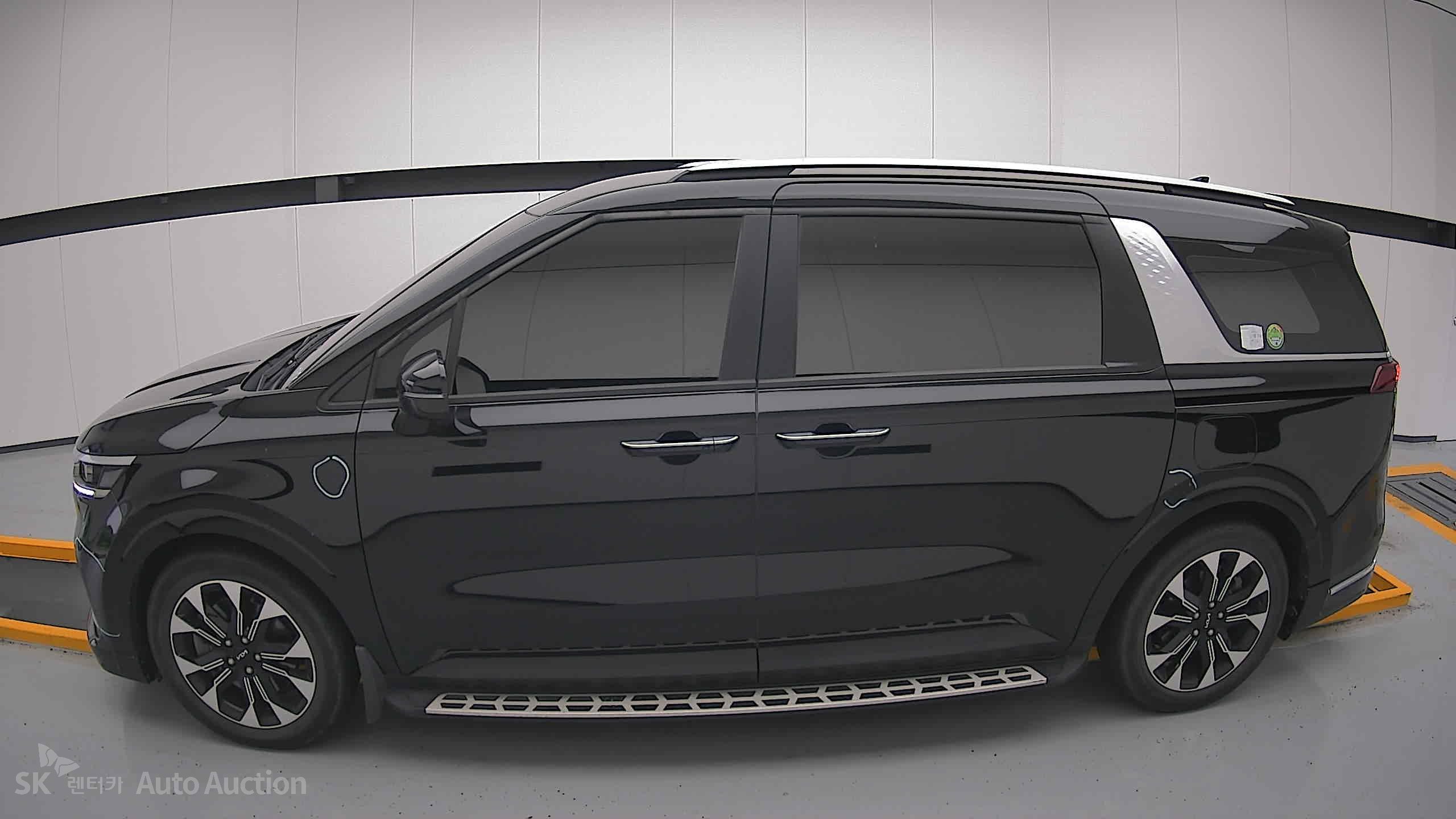 2023 - kia carnival