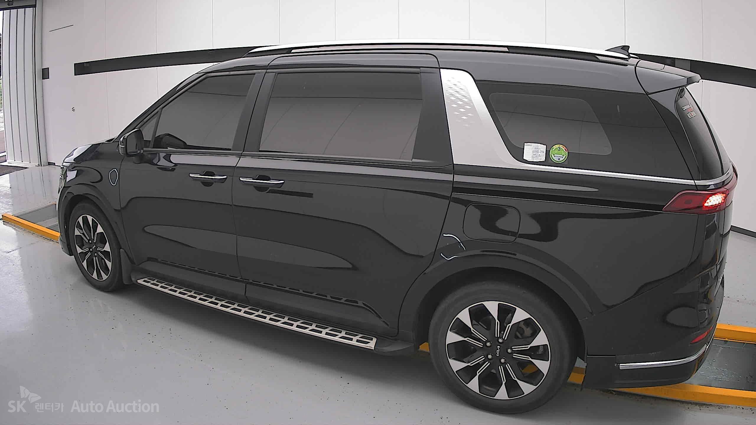 2023 - kia carnival