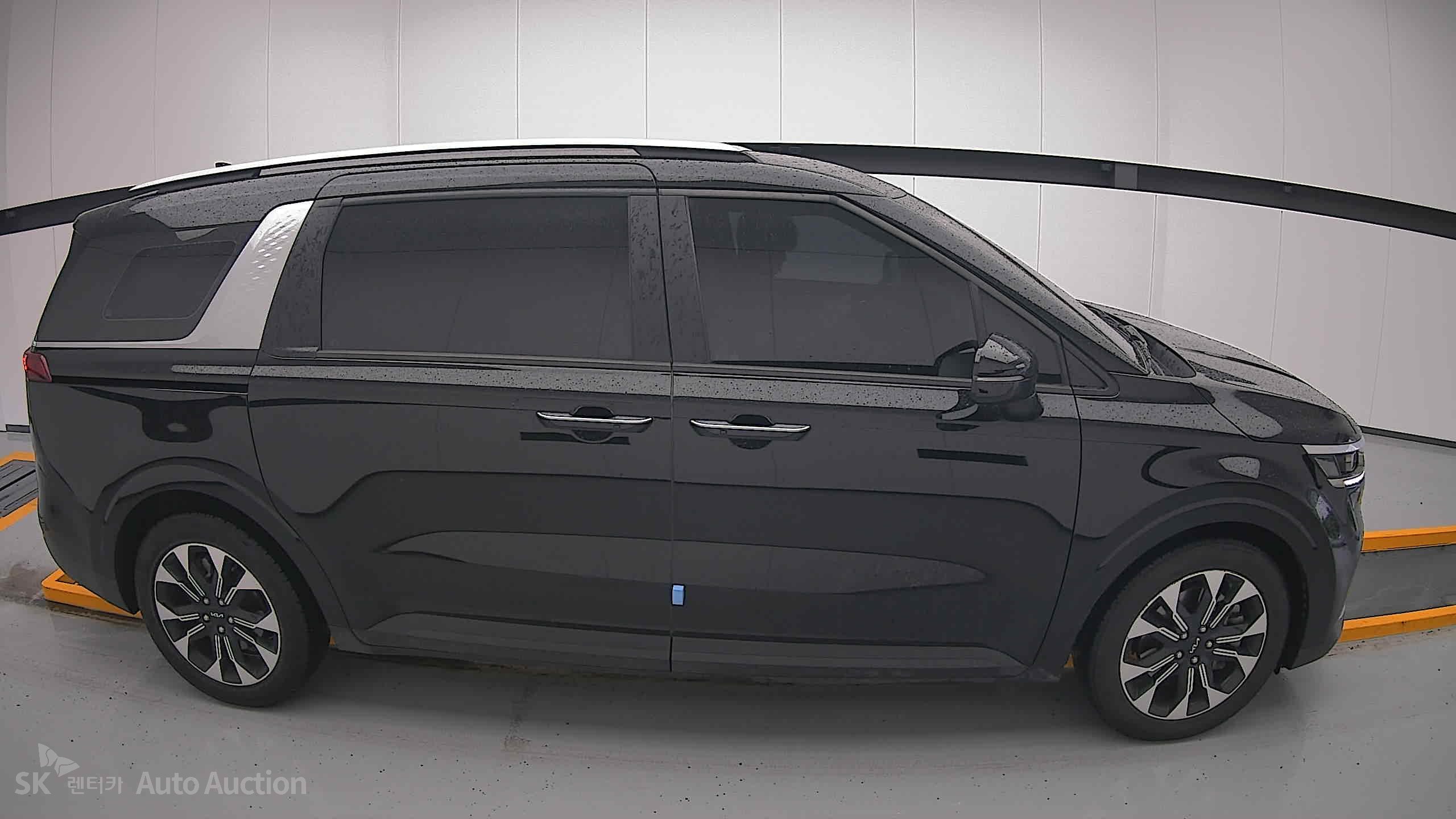2023 - kia carnival