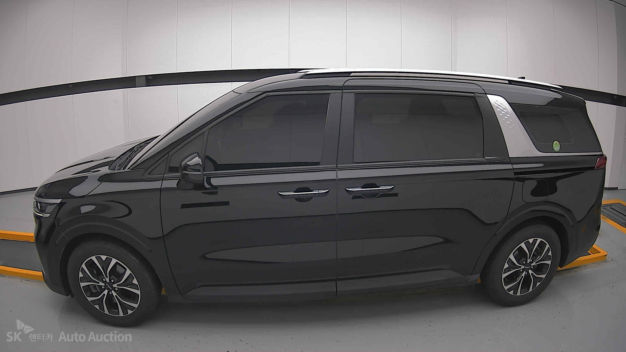 2023 - kia carnival