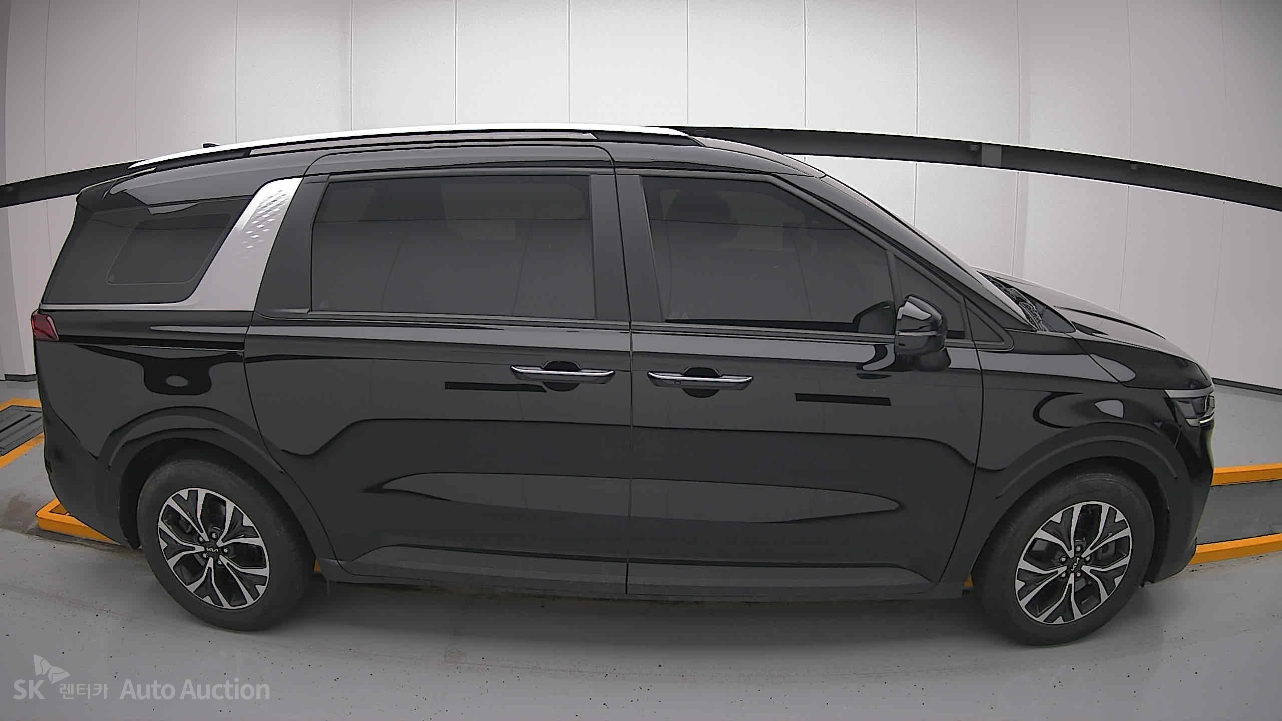 2023 - kia carnival