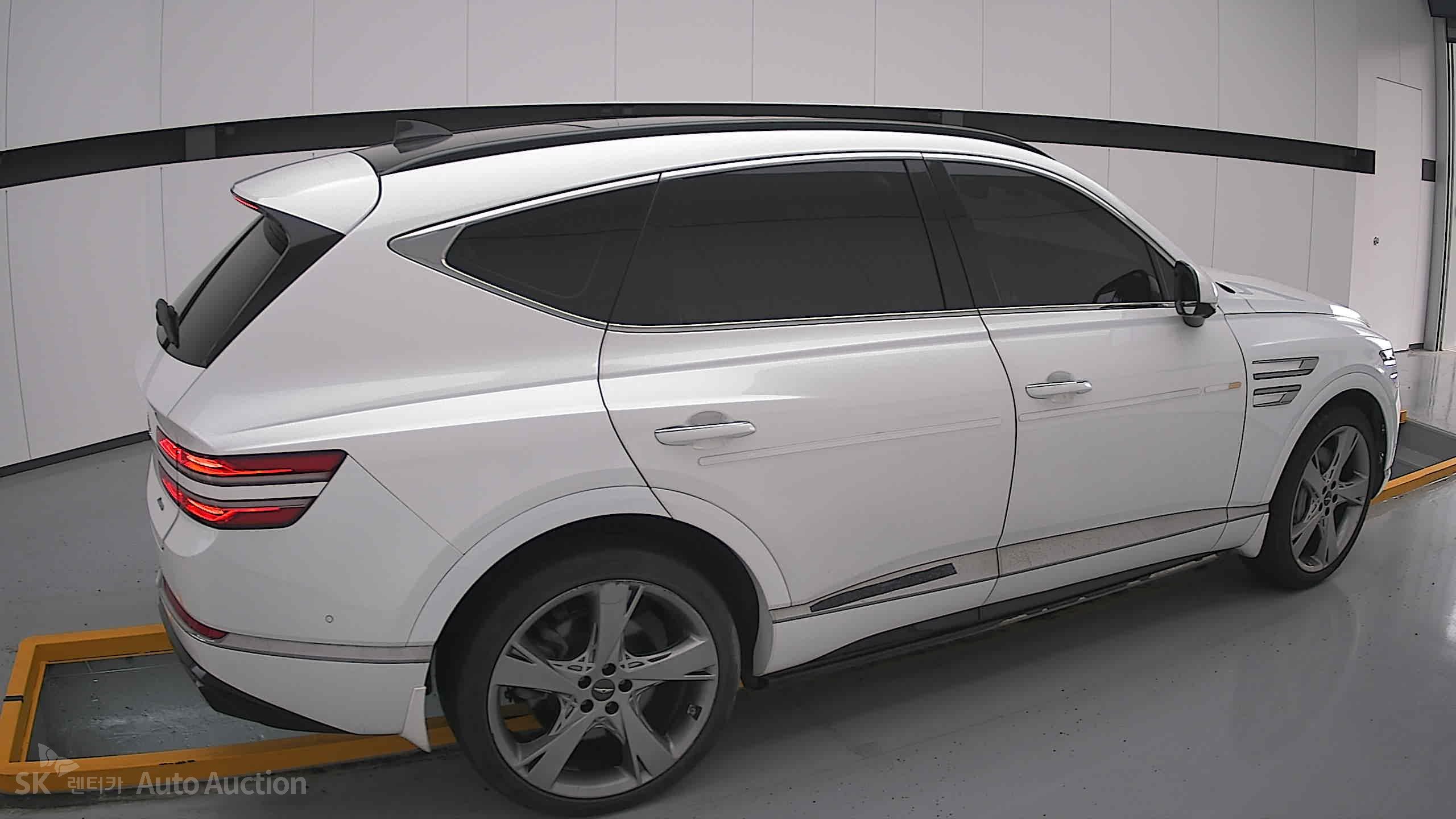 2021 - genesis gv80