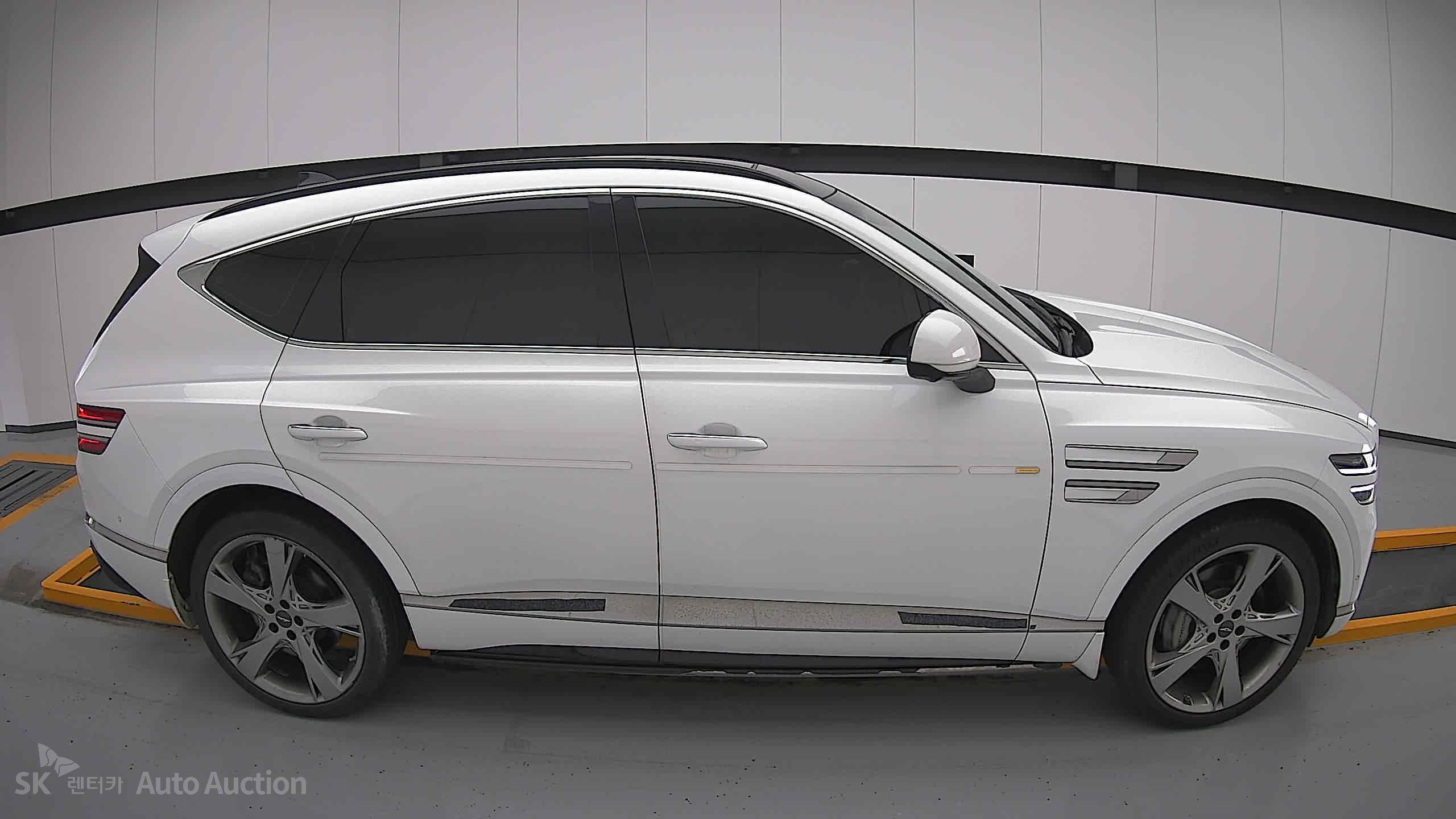 2021 - genesis gv80