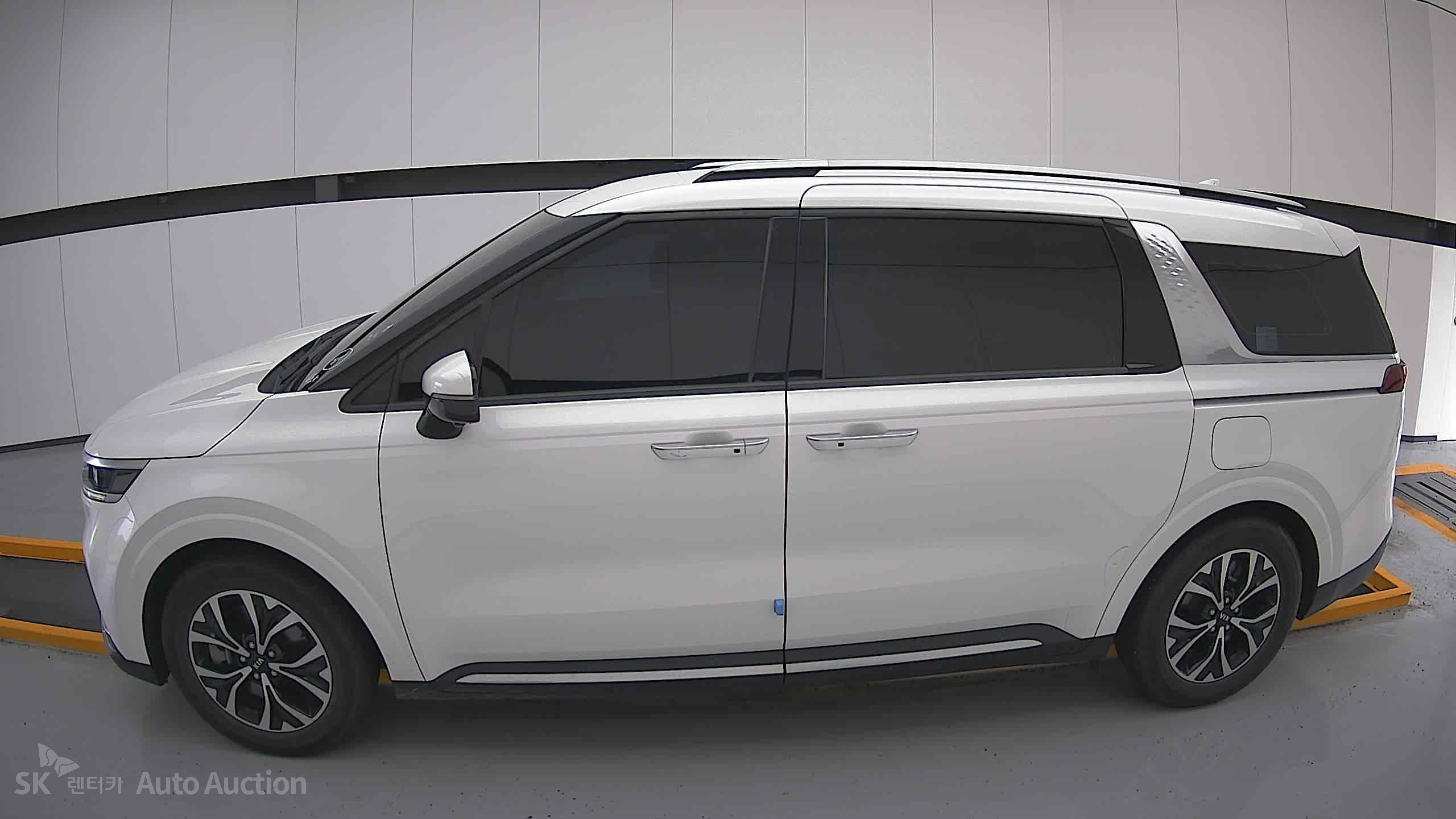 2021 - kia carnival