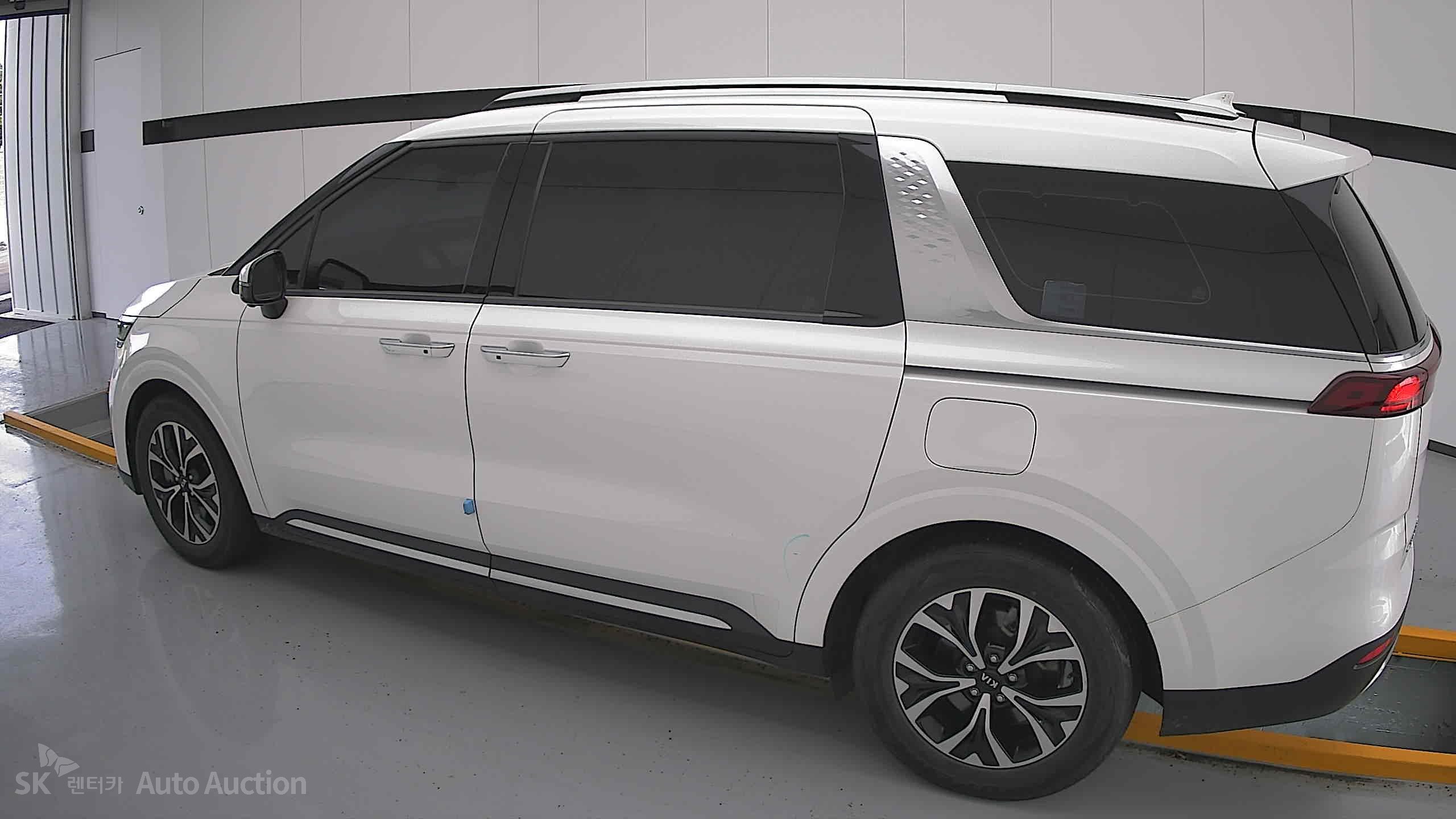 2021 - kia carnival
