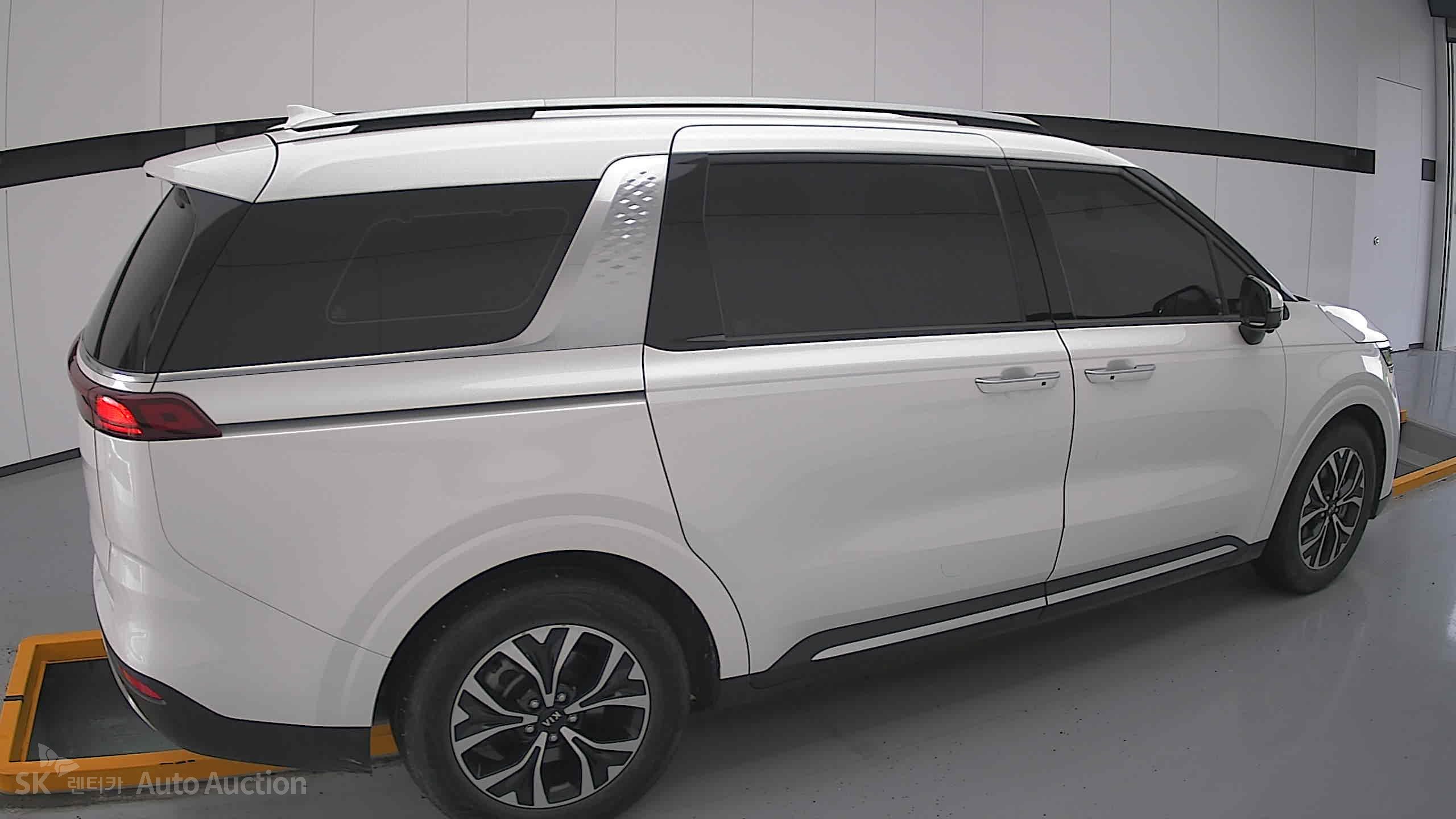 2021 - kia carnival