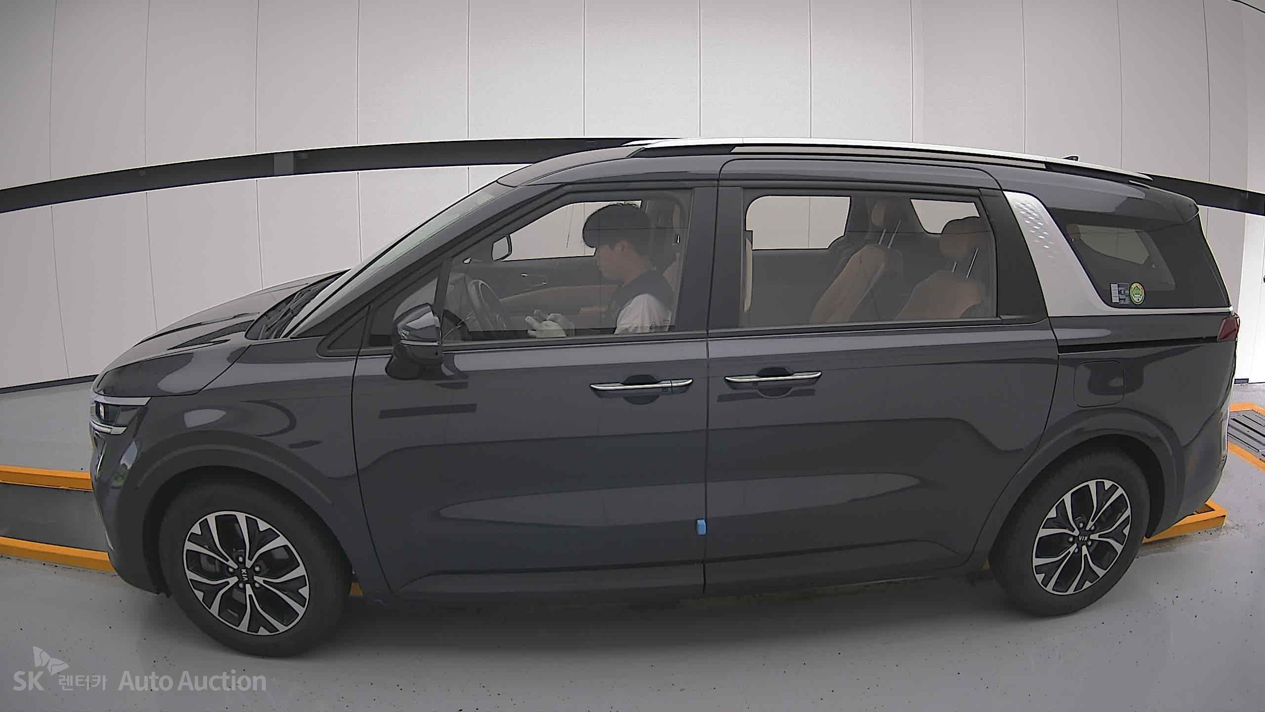 2021 - kia carnival