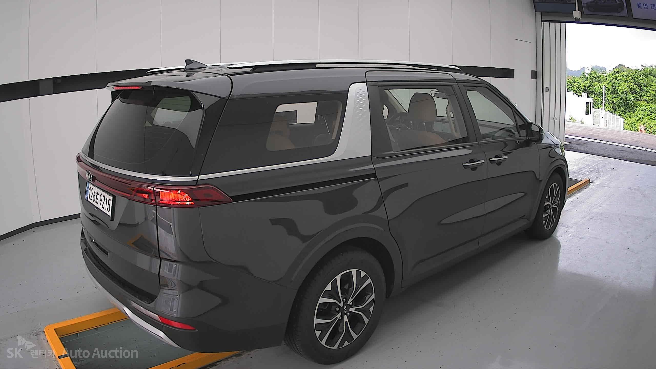 2021 - kia carnival