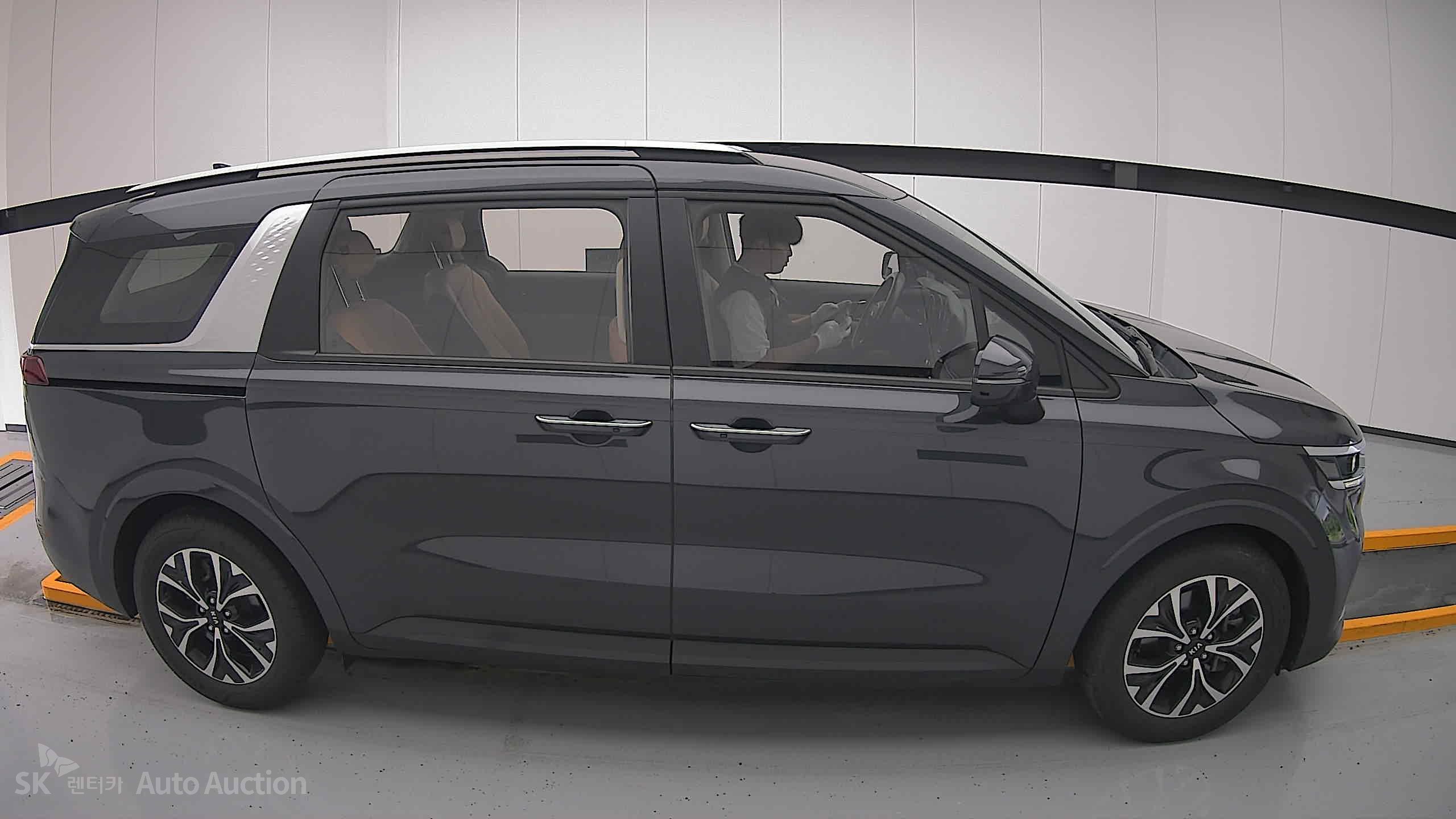2021 - kia carnival