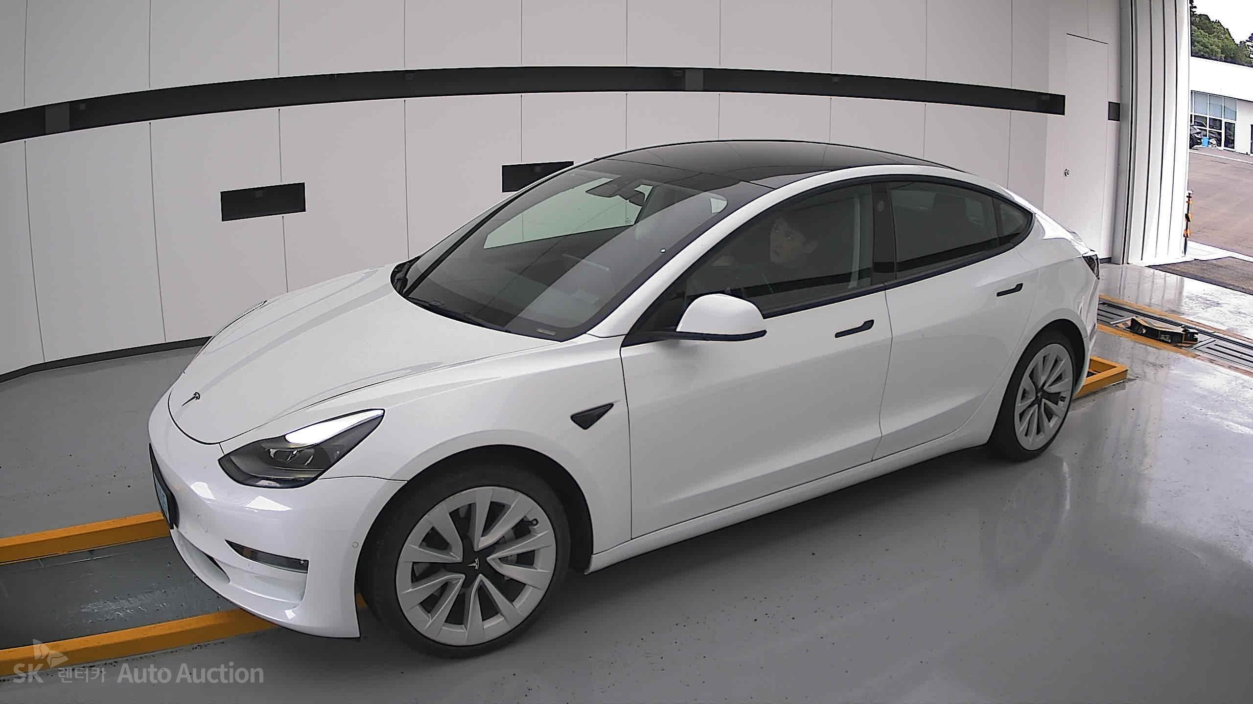 Tesla Model 3 2022 — صورة 12