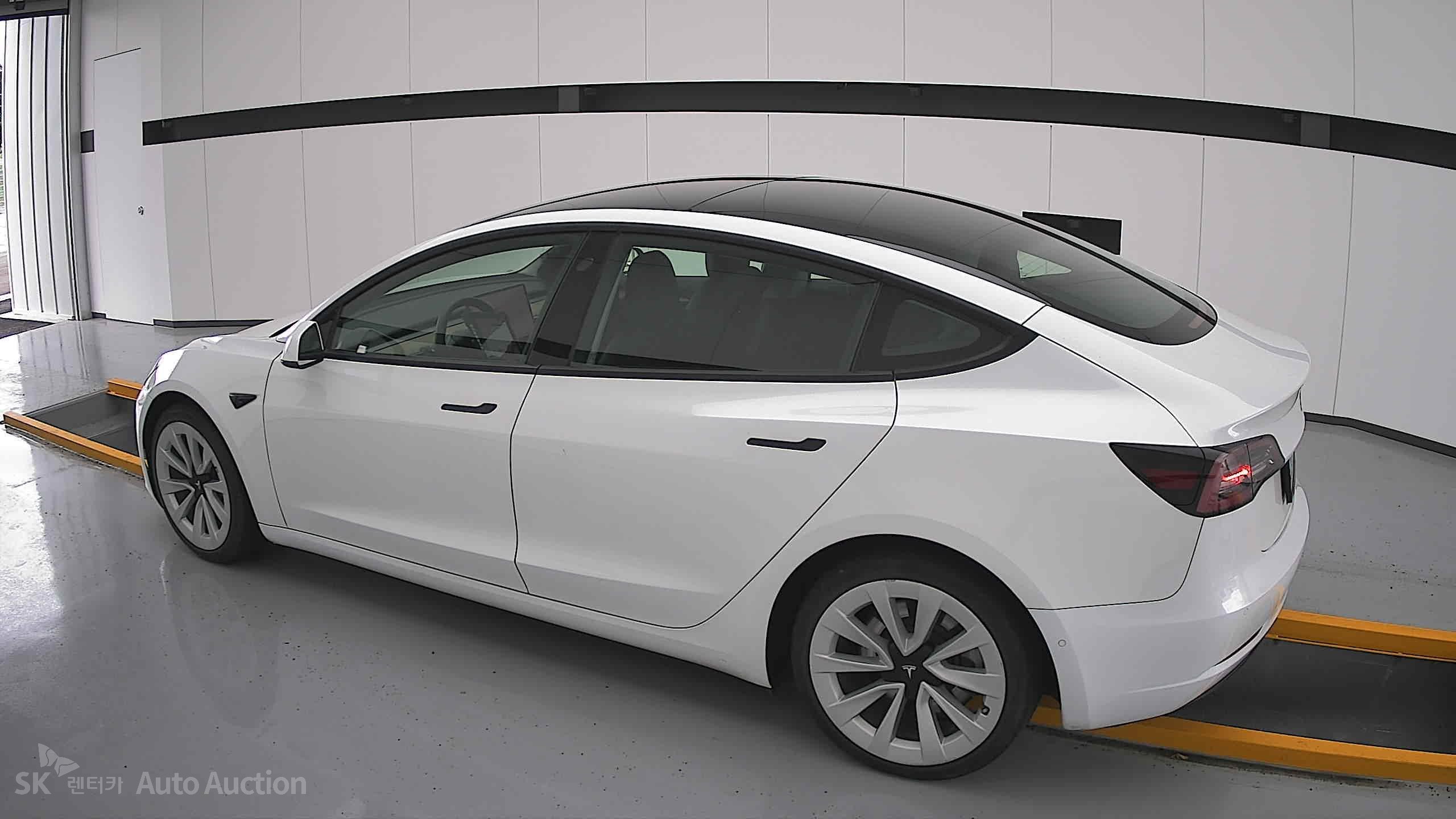 Tesla Model 3 2022 — صورة 14