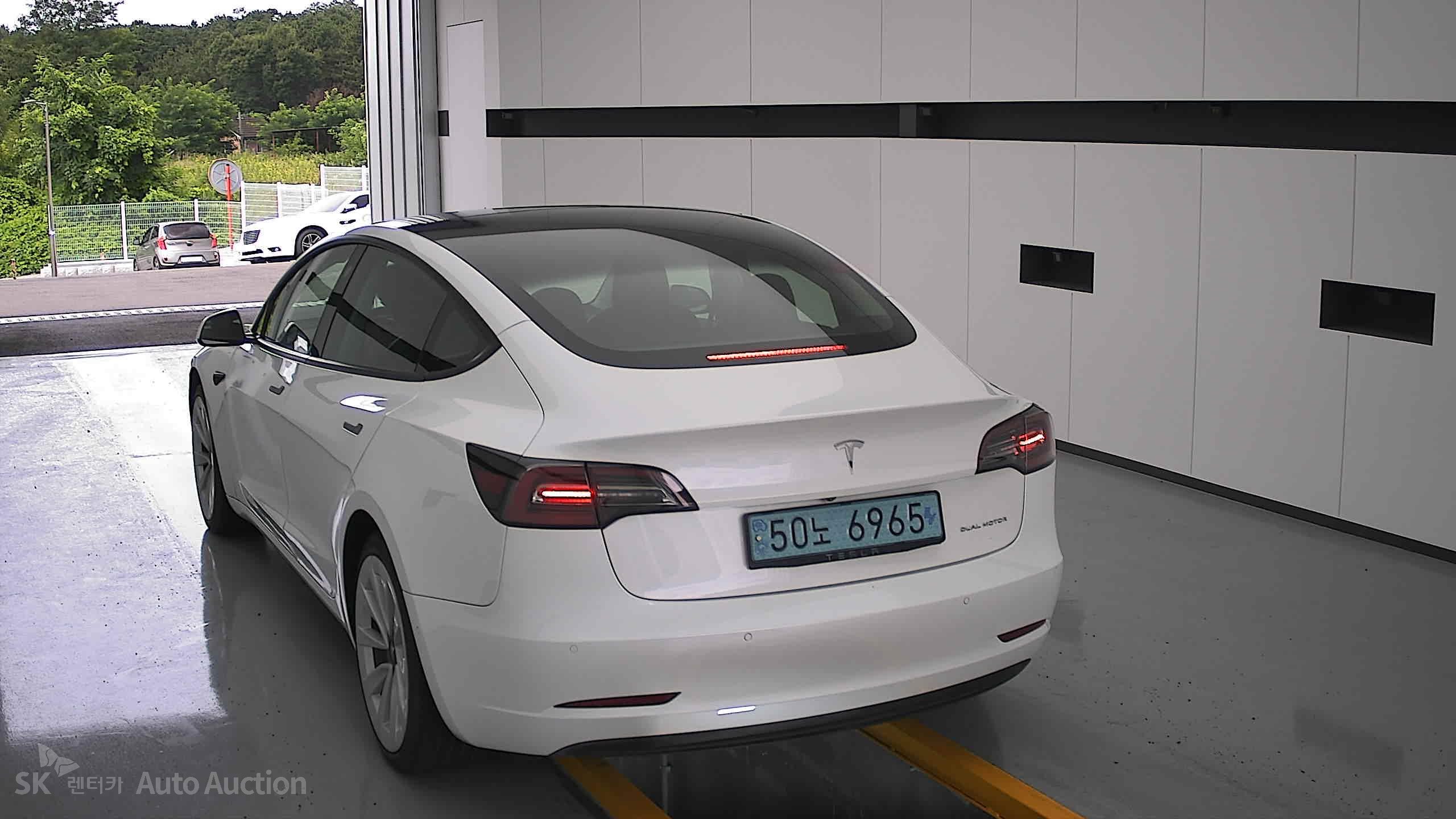 Tesla Model 3 2022 — صورة 15