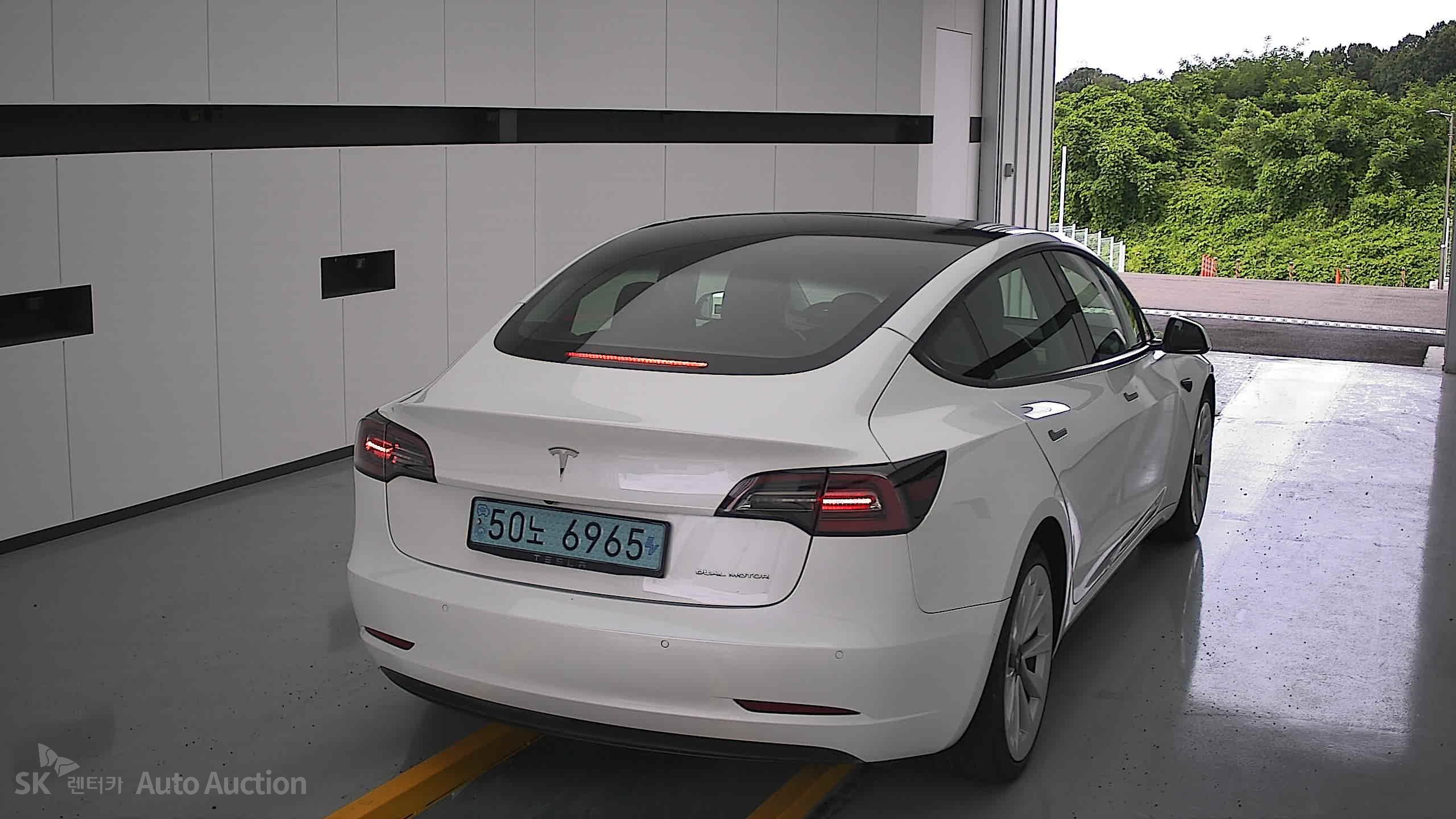 Tesla Model 3 2022 — صورة 16