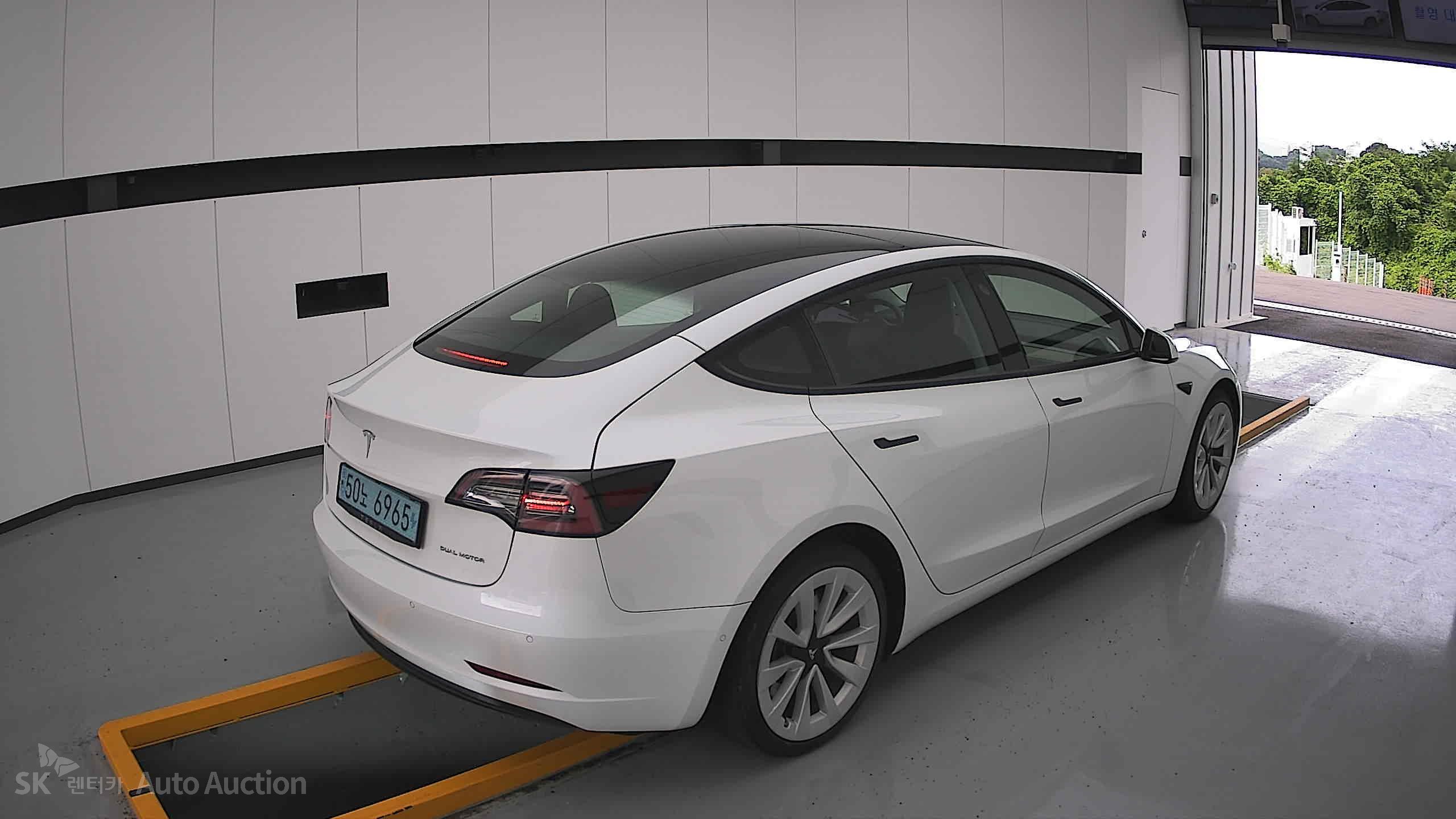 Tesla Model 3 2022 — صورة 17